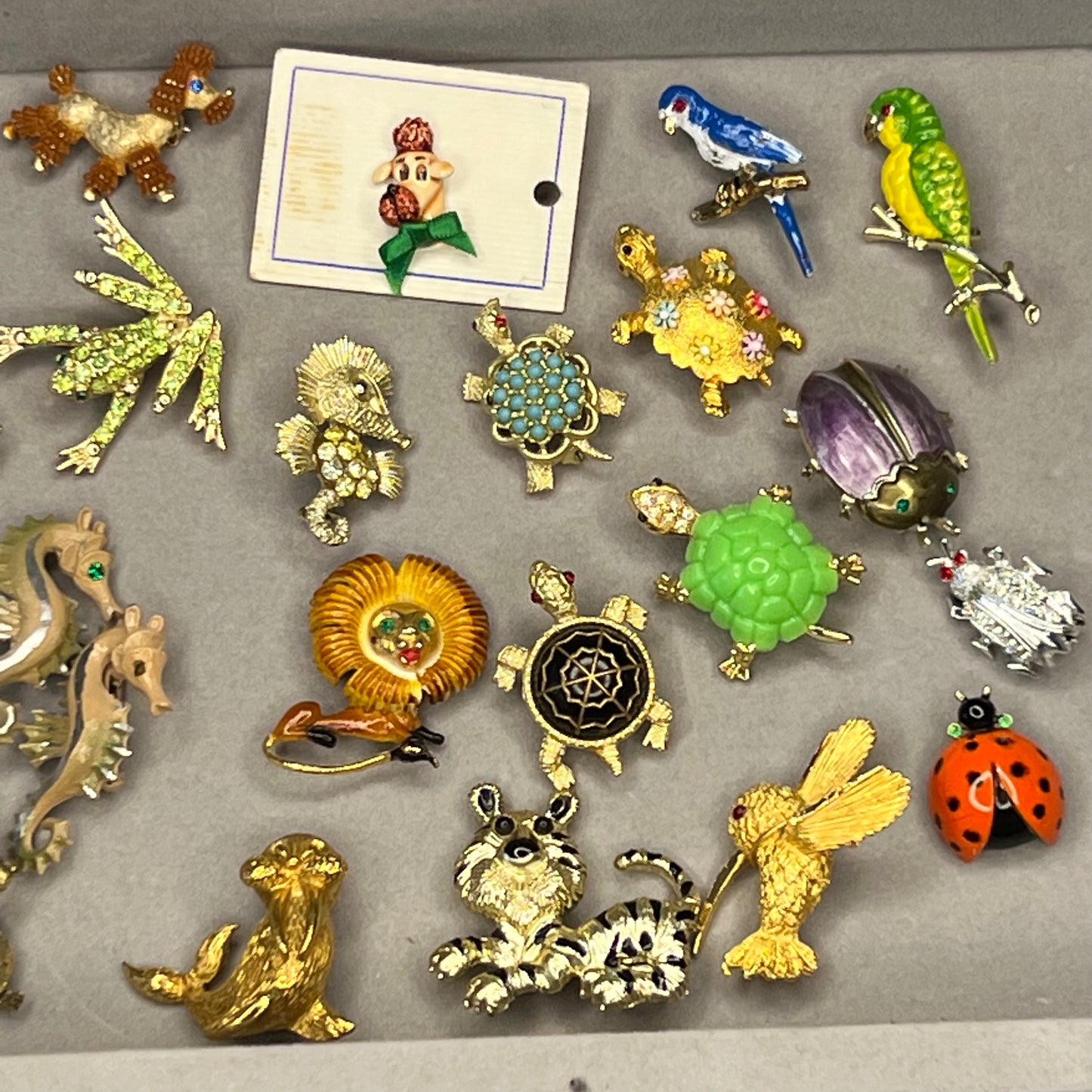 21 Piece Collection of Vintage Animal & Bird Figural Pins