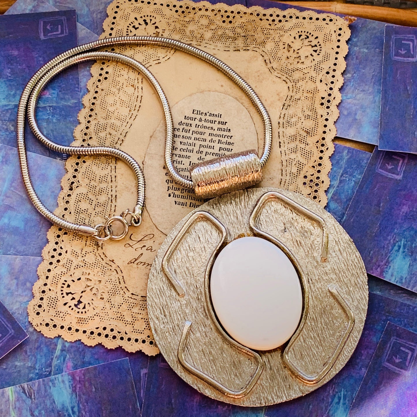 Vintage Modernist Oval Pendant Necklace - Lady Slippers