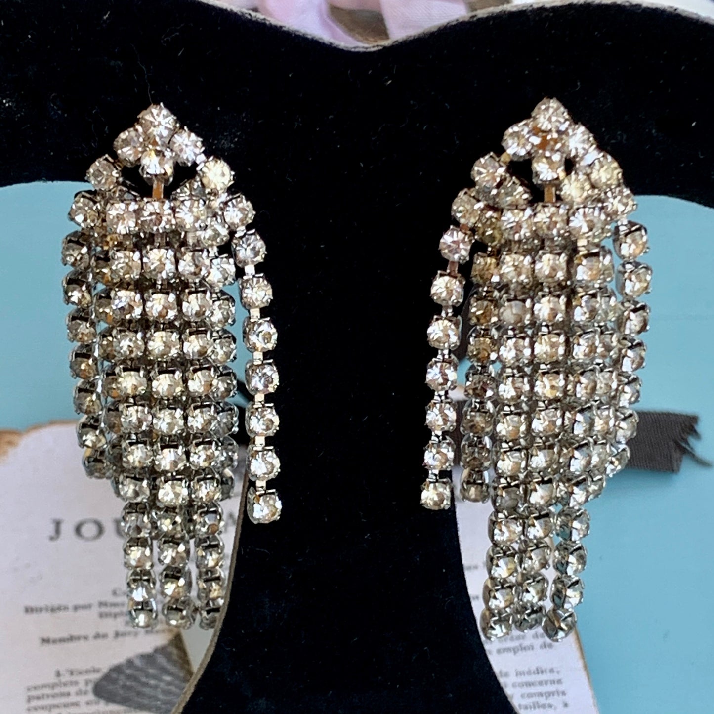 Vintage Eye Catching Rhinestone Dangling Earrings