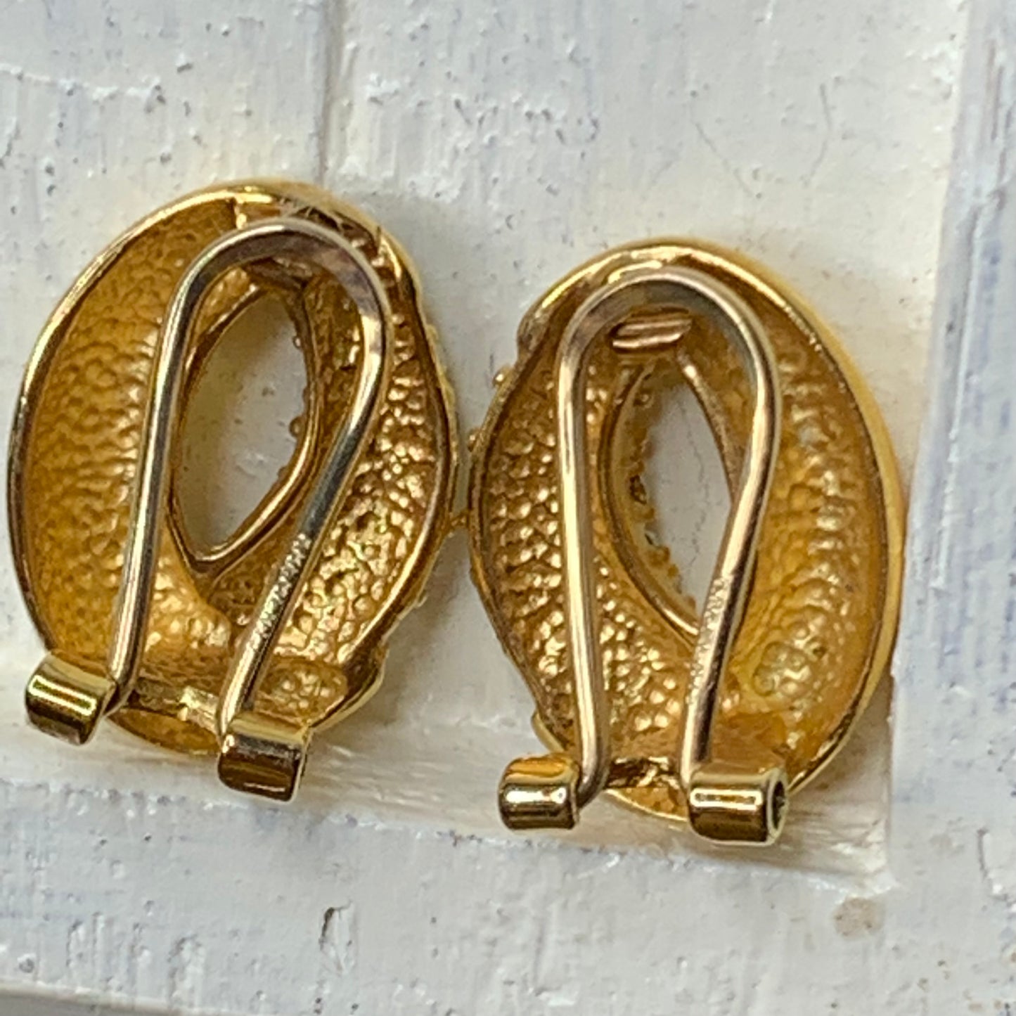 lever back clips