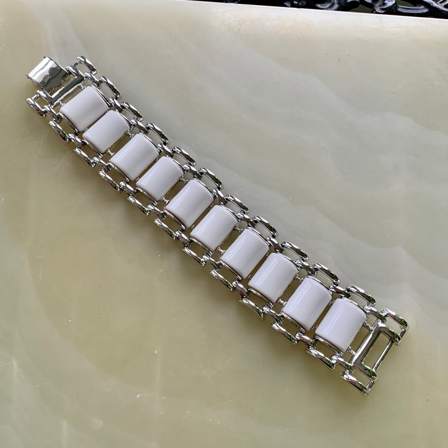 Vintage Chunky Thermoset Plastic Cabochon Bracelet - Lady Slippers