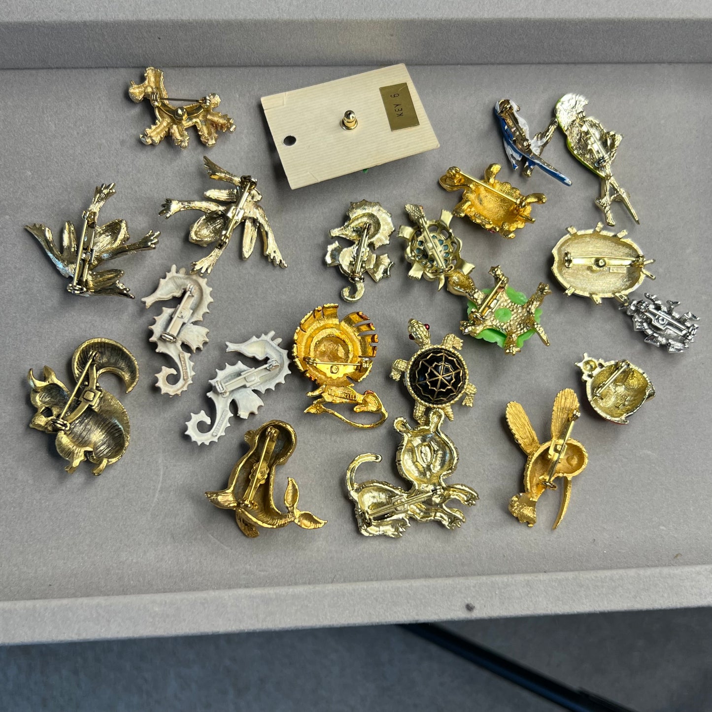 21 Piece Collection of Vintage Animal & Bird Figural Pins