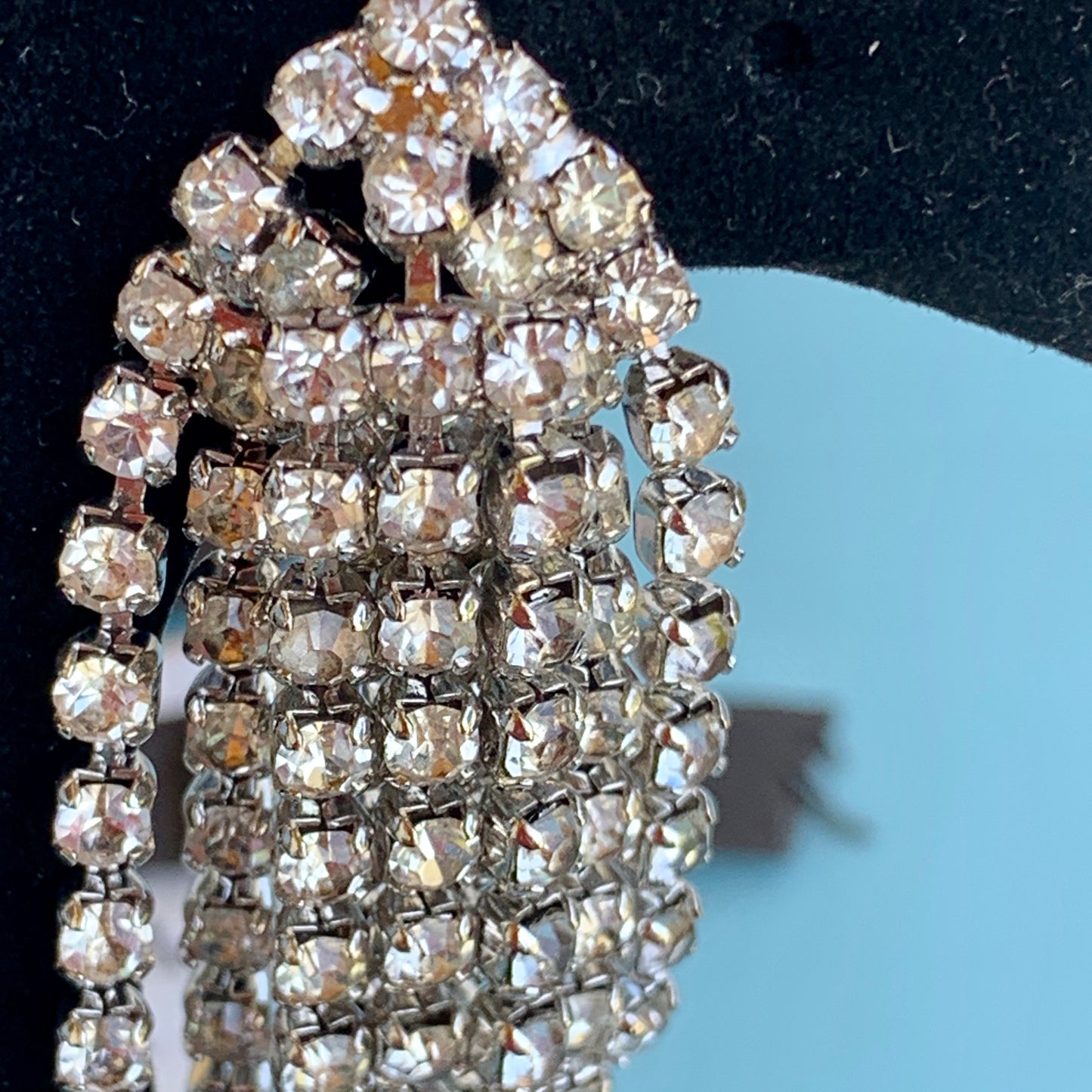 Vintage Eye Catching Rhinestone Dangling Earrings