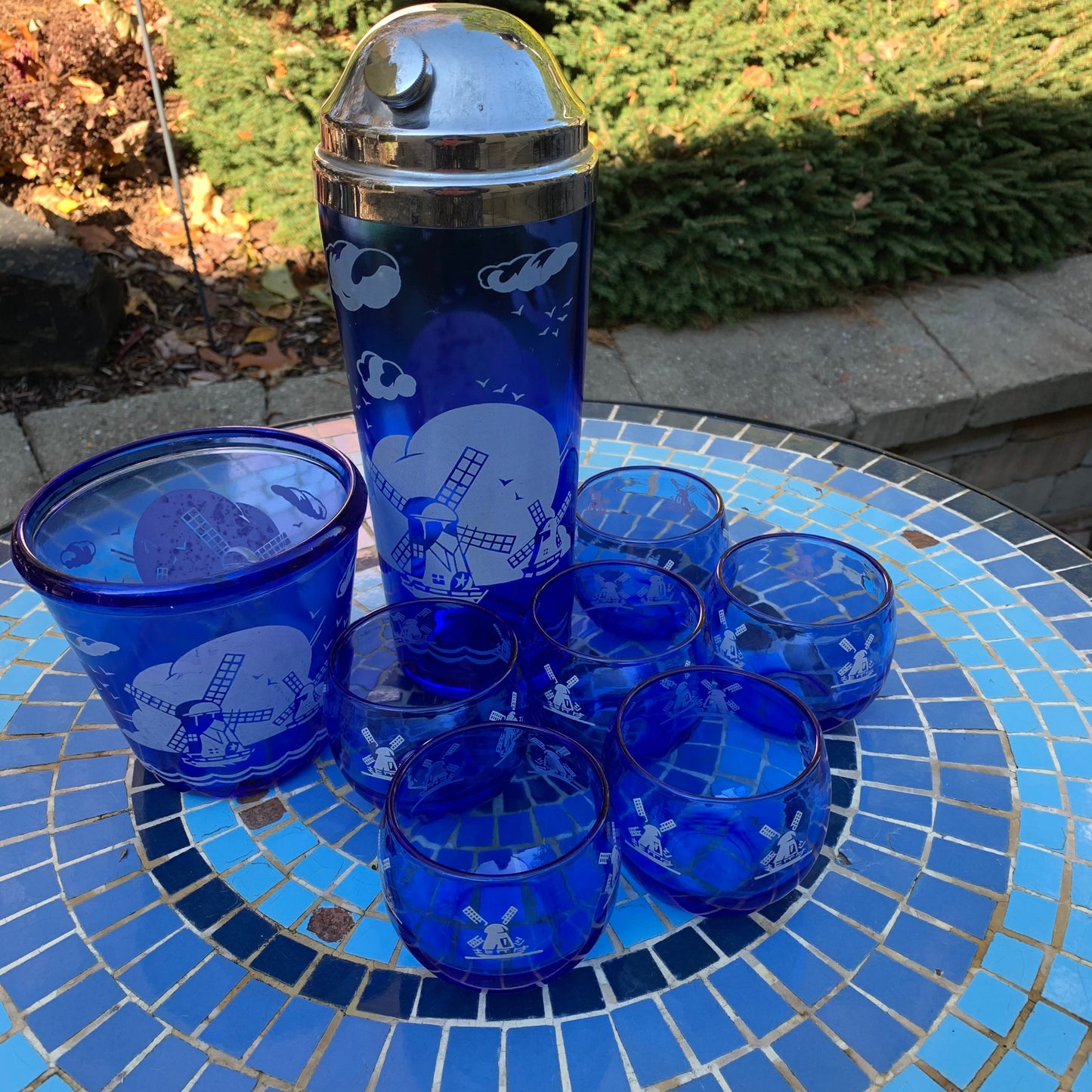 Vintage Hazel Atlas Sportsman Series Blue Bar Set
