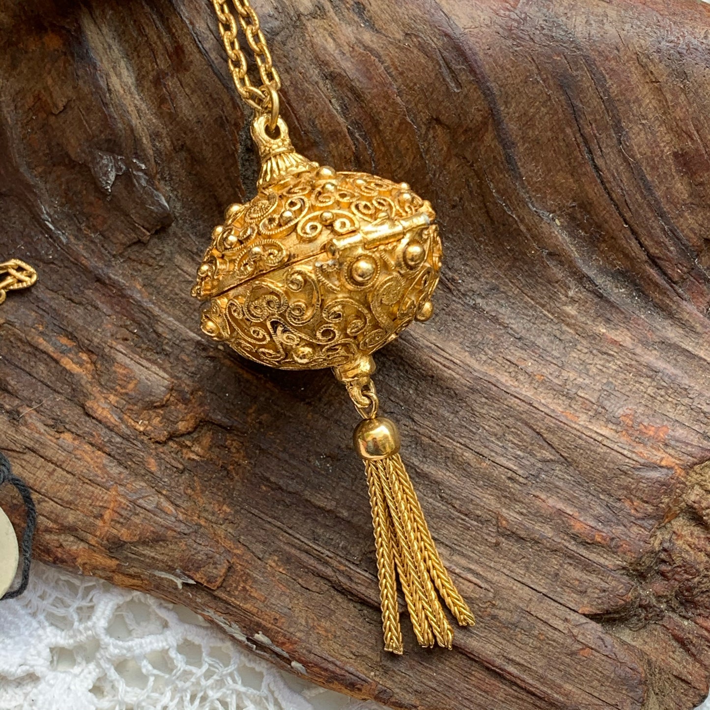 Vintage Florenza Bal-de-Parfum Perfume Necklace