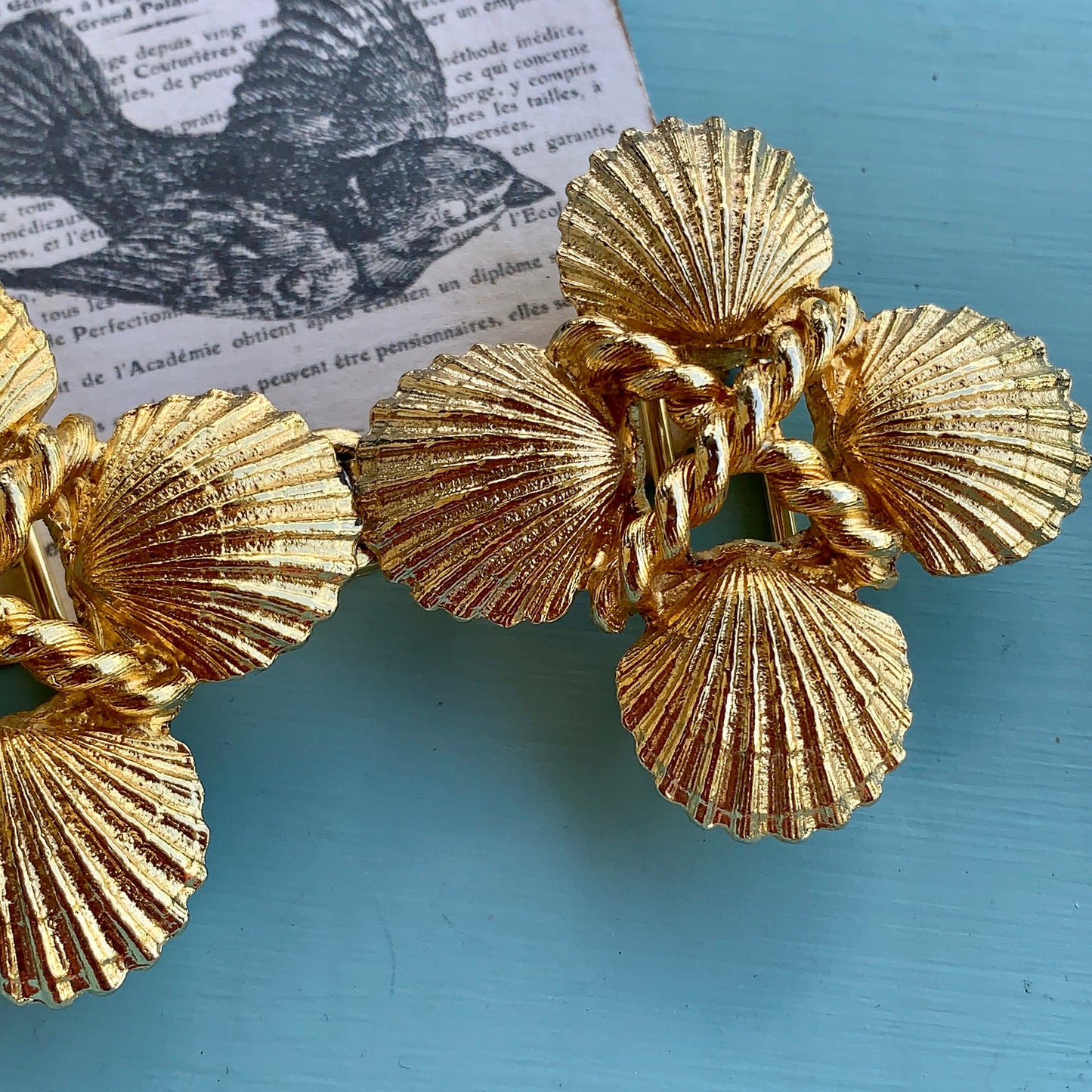 Vintage 1975 Mimi Di N Nautical Clam Shell Belt Buckle