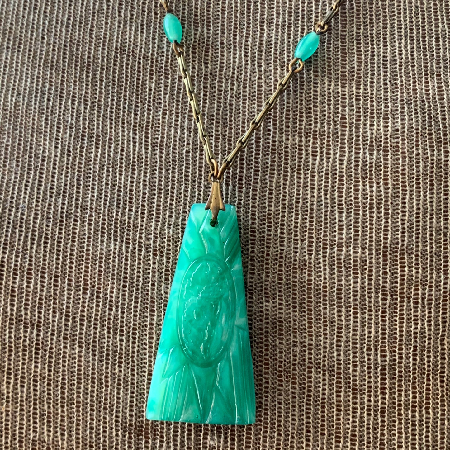 Art Deco Carved Peking Glass Necklace