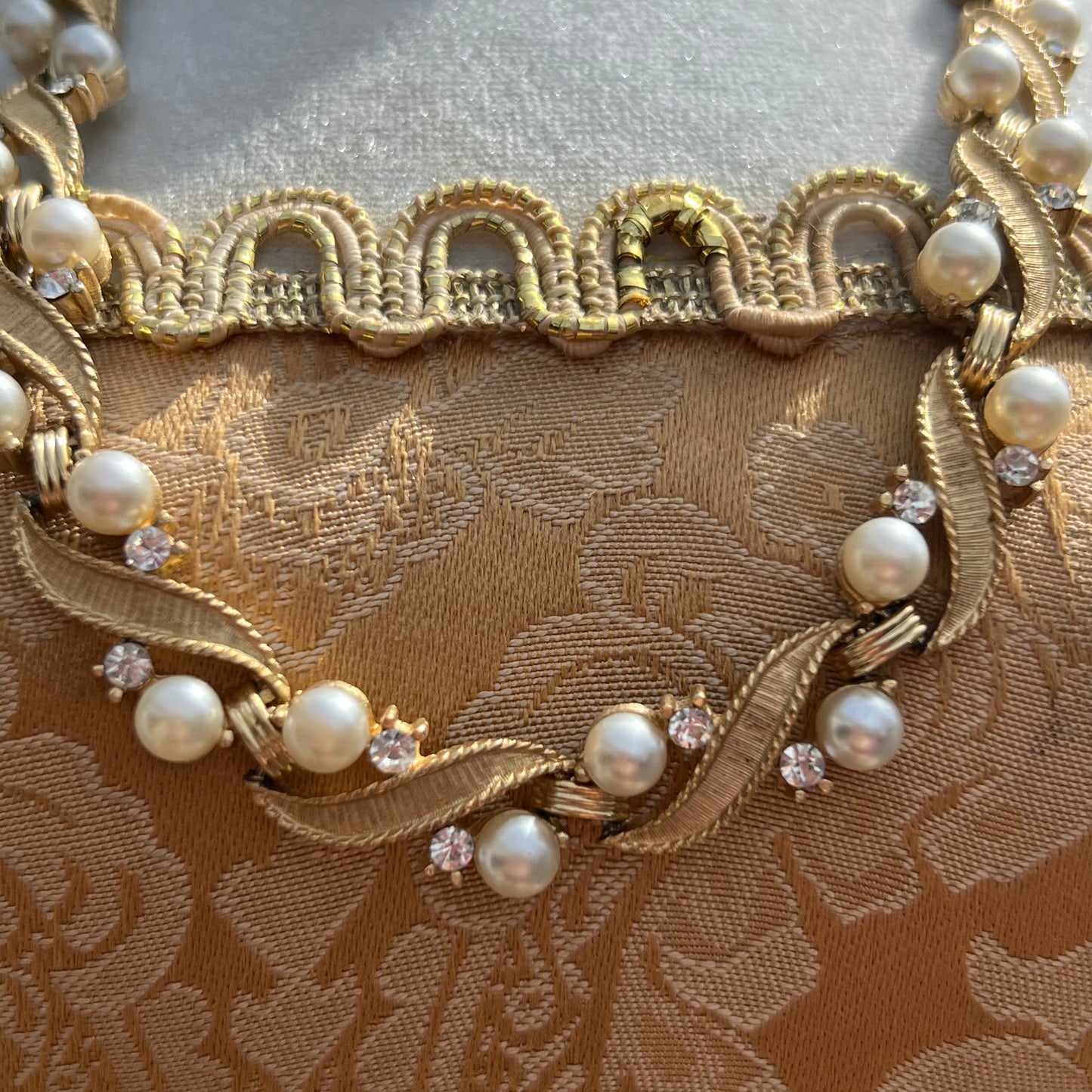Vintage Trifari Faux Pearls & Clear Round Multi Faceted Rhinestone Necklace