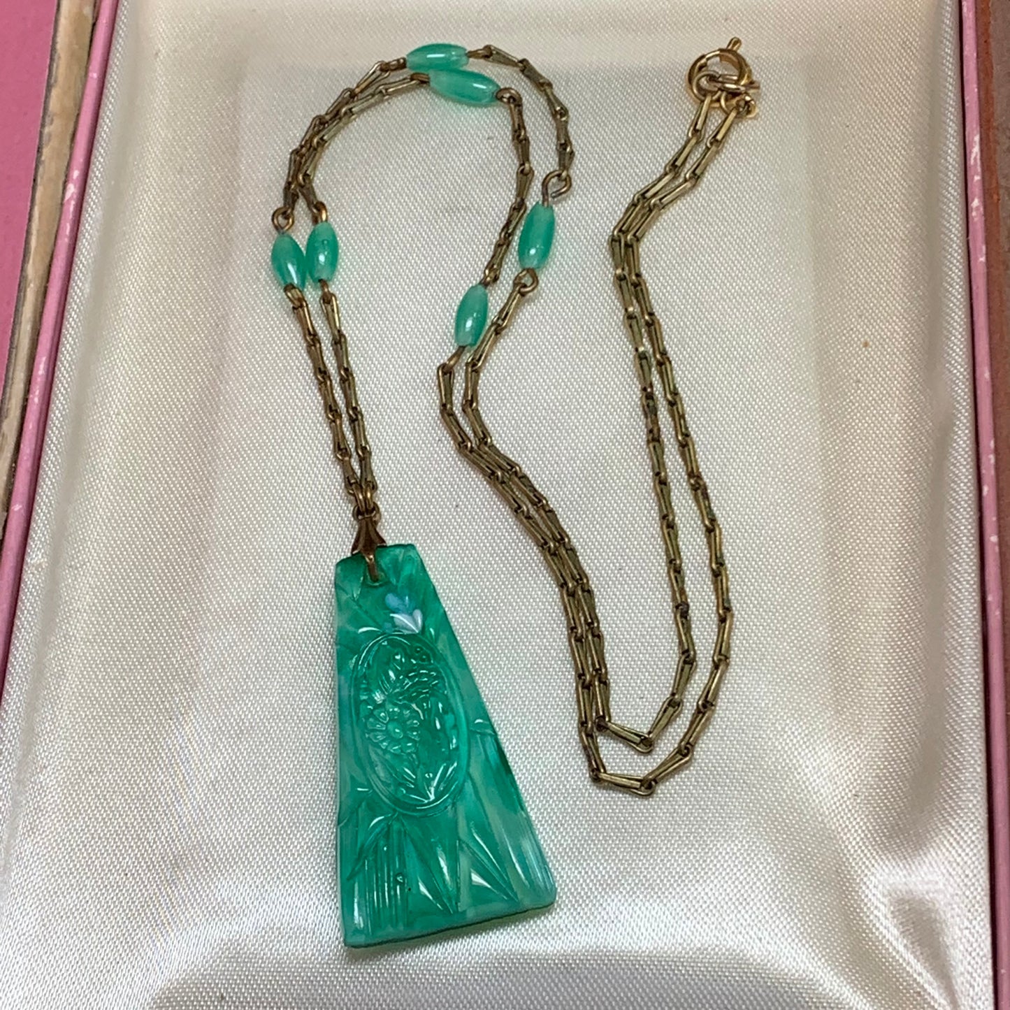Art Deco Carved Peking Glass Necklace