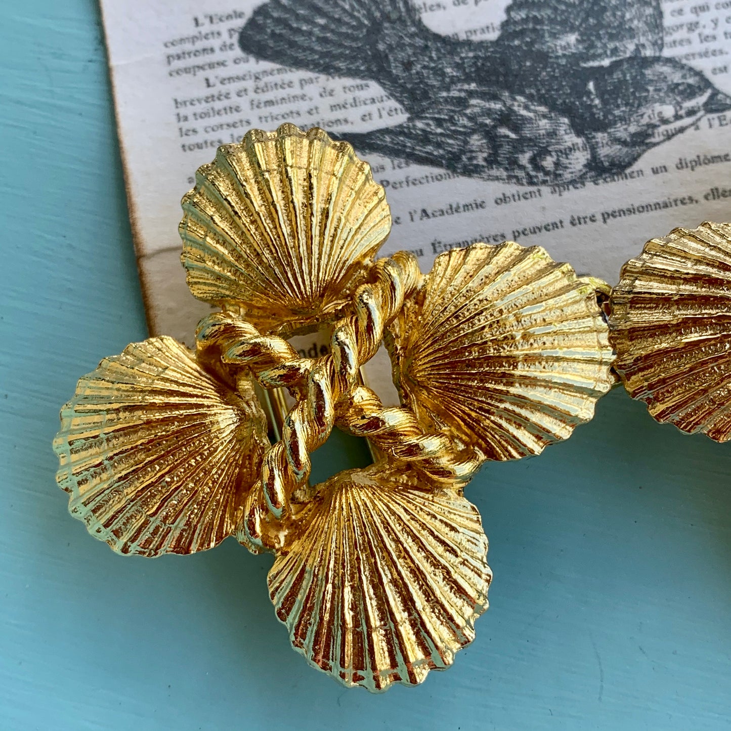Vintage 1975 Mimi Di N Nautical Clam Shell Belt Buckle