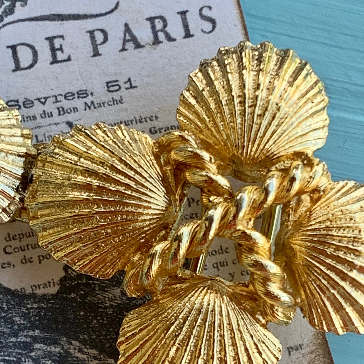 Vintage 1975 Mimi Di N Nautical Clam Shell Belt Buckle