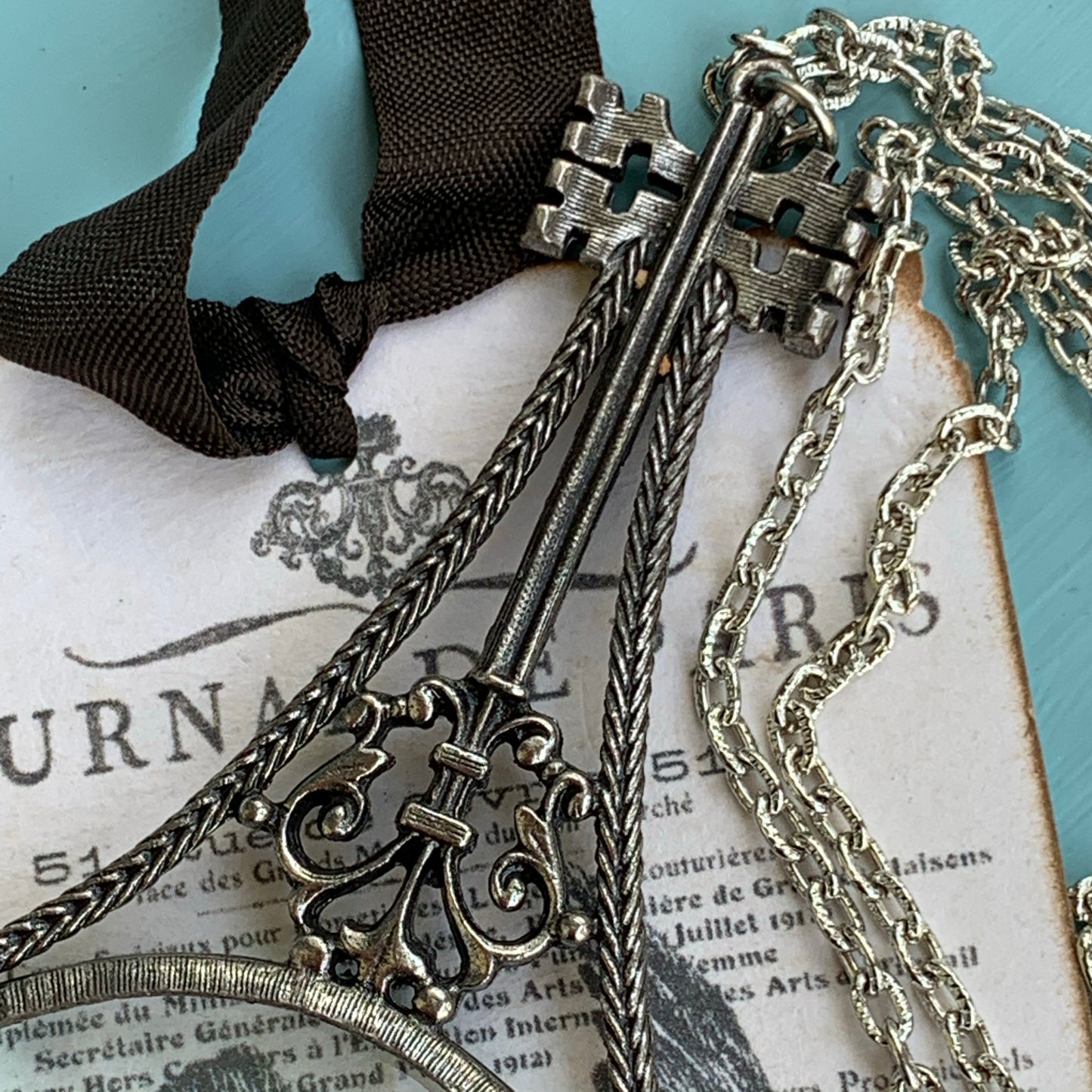 Vintage Florenza Victorian Revival Magnifying Necklace