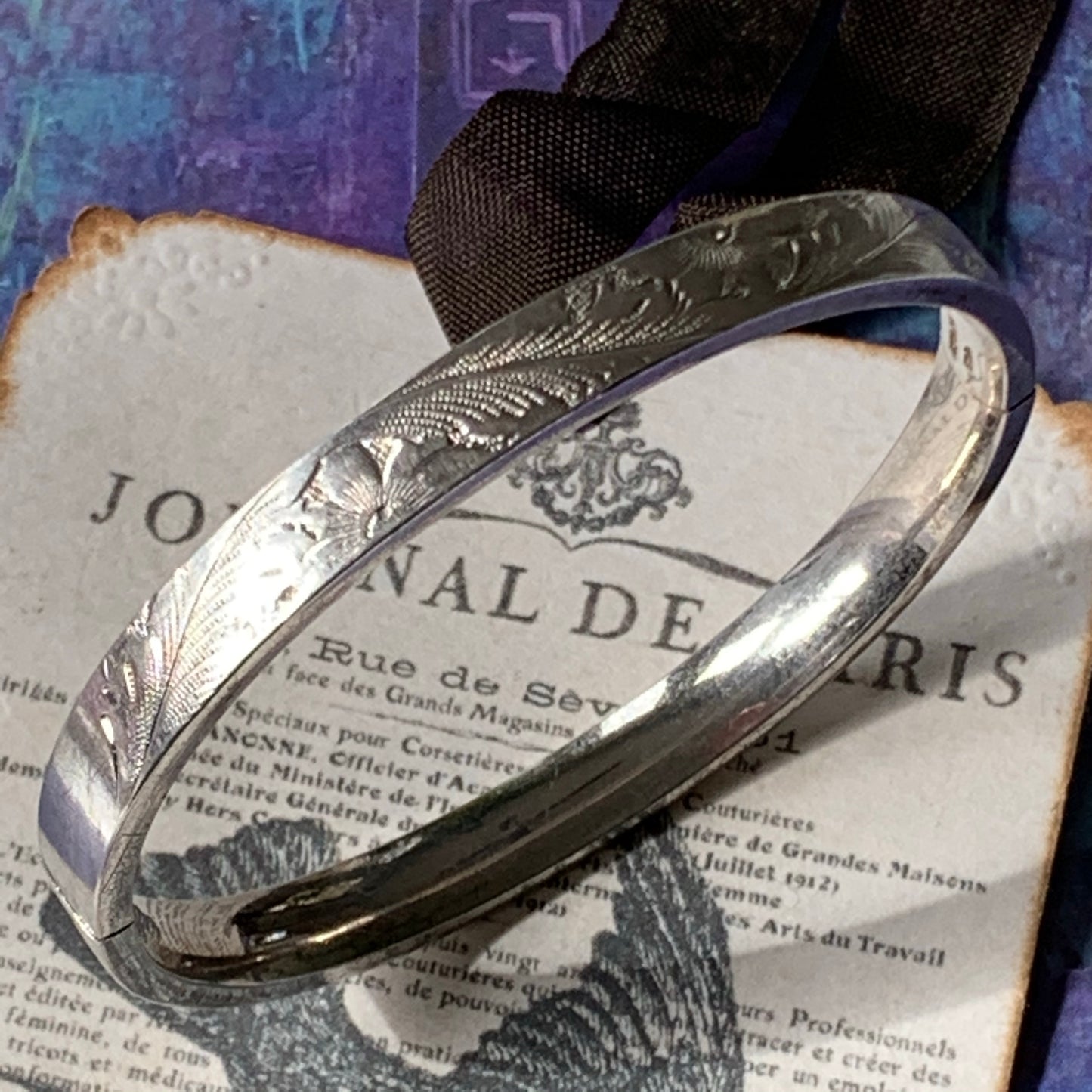 Vintage Finberg Mfg Co Sterling Silver engraved Hinged Bangle Bracelet - Lady Slippers