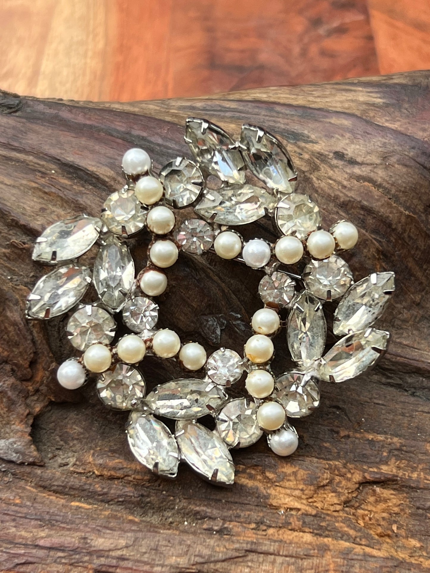 Vintage Juliana D & E Rhinestone Pin