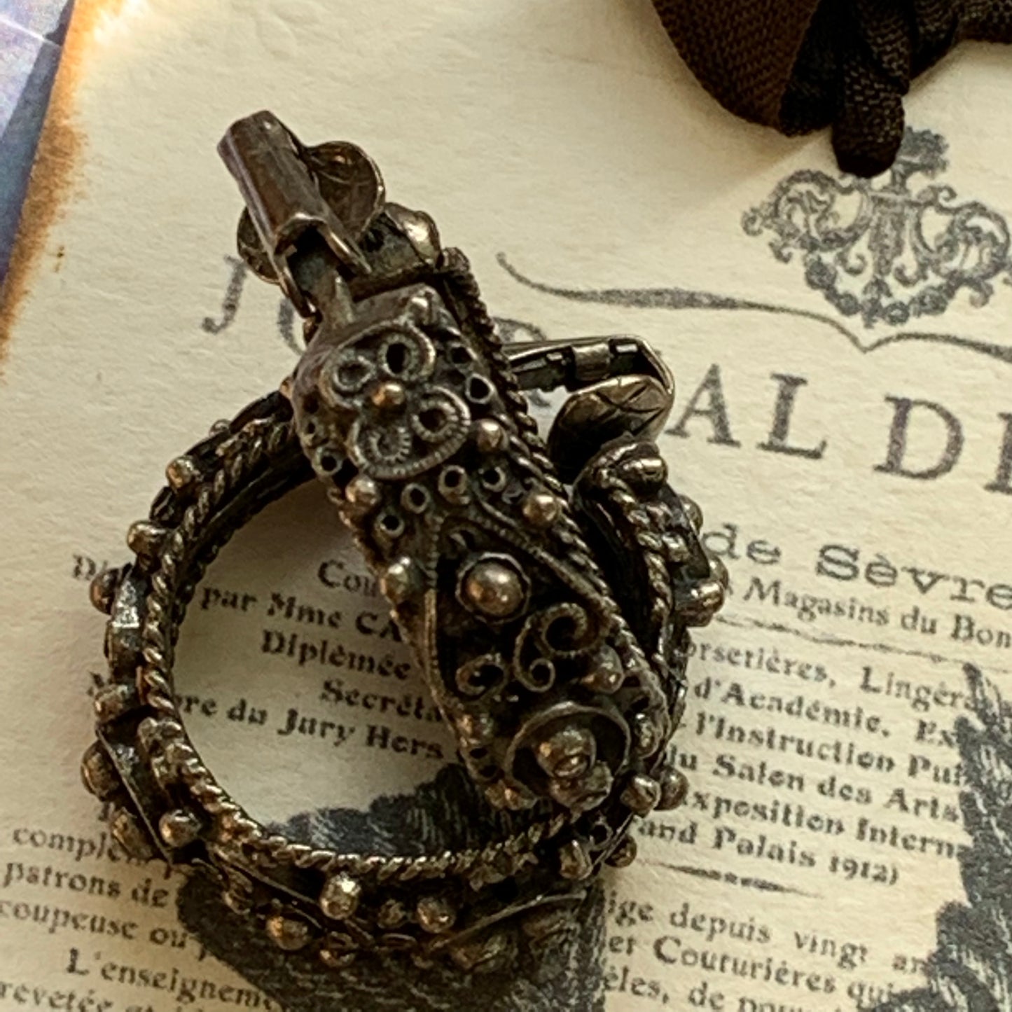 Vintage Florenza Clip Hoop Earrings - Lady Slippers