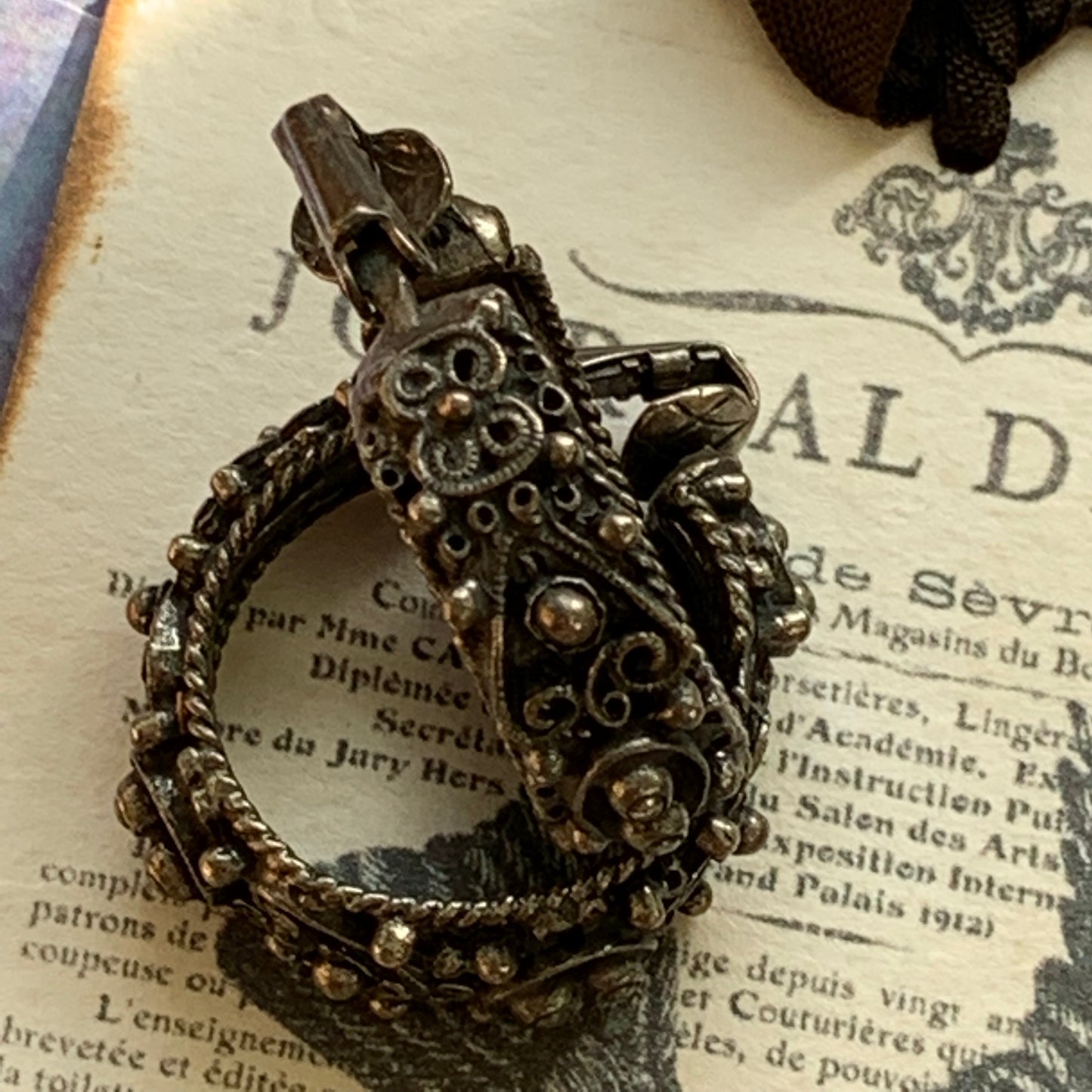 Vintage Florenza Clip Hoop Earrings - Lady Slippers