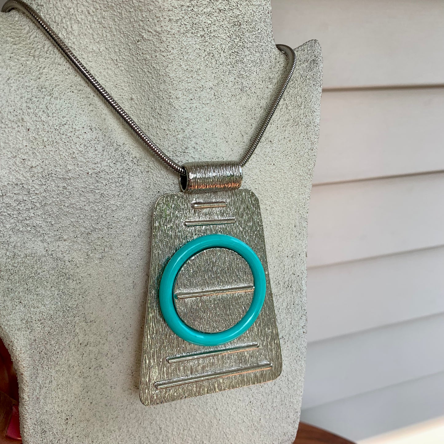 Vintage Modernist Pendant Textured Silvertone Necklace