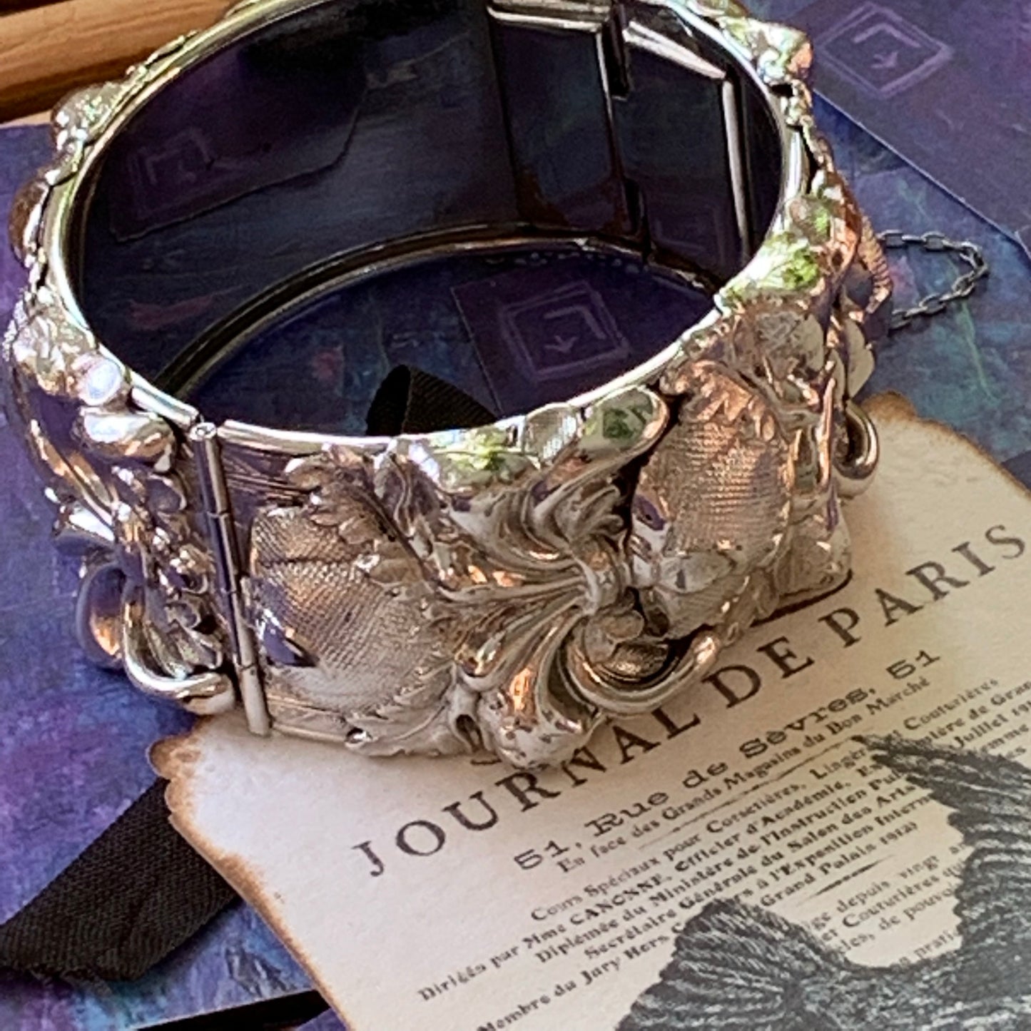 Vintage Unsigned WHITING & DAVIS Floral Scroll Bangle Bracelet - Lady Slippers