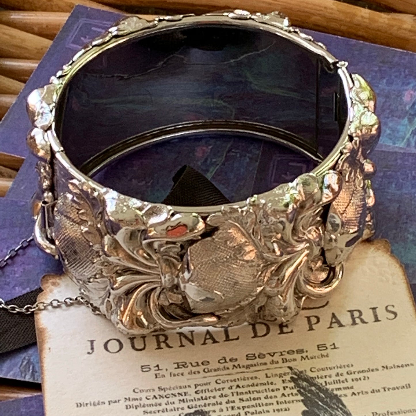Vintage Unsigned WHITING & DAVIS Floral Scroll Bangle Bracelet - Lady Slippers