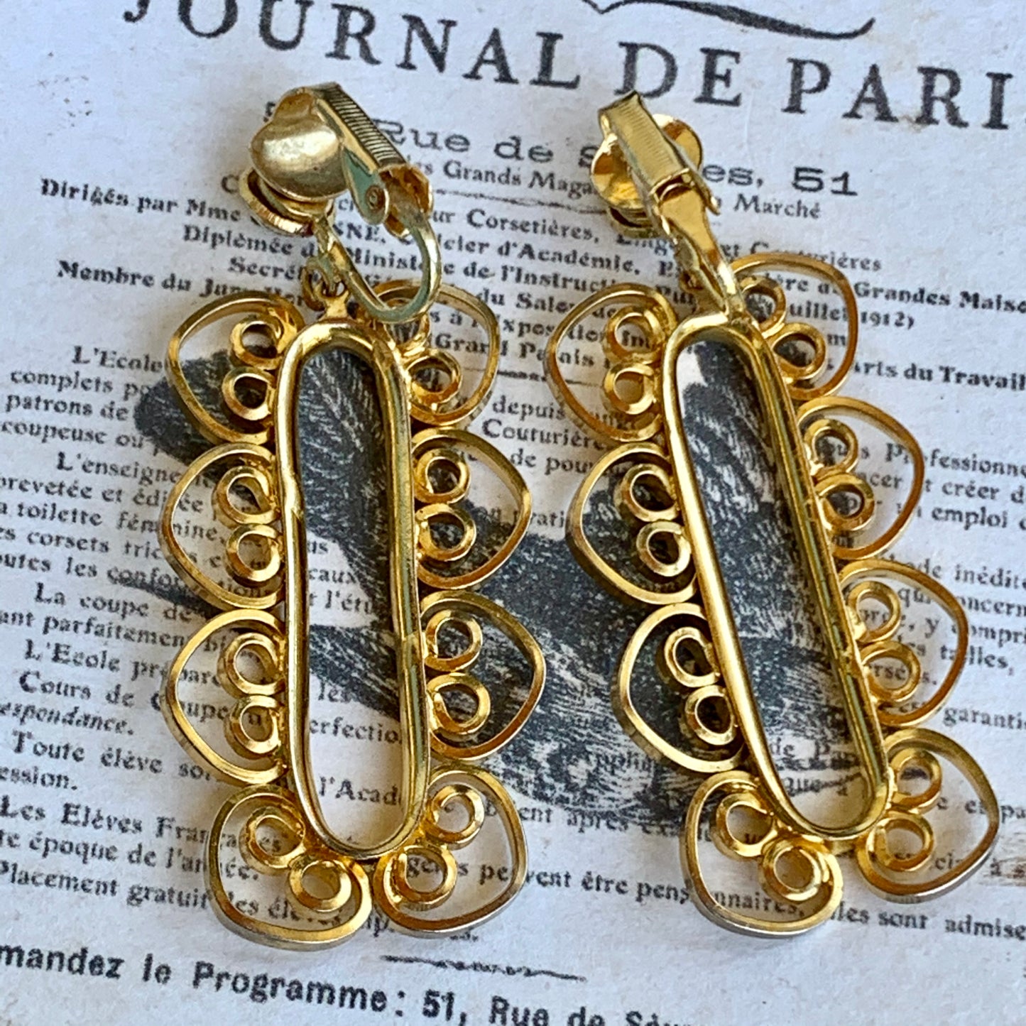Vintage Dangling Heart Shaped Scroll Earrings