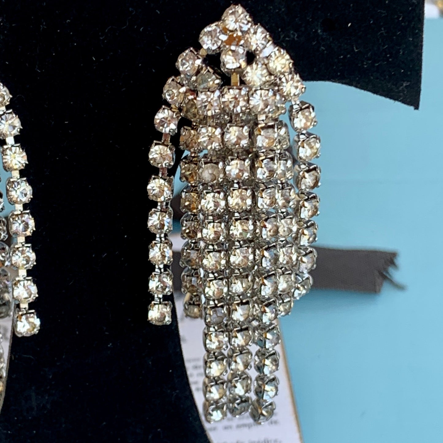Vintage Eye Catching Rhinestone Dangling Earrings