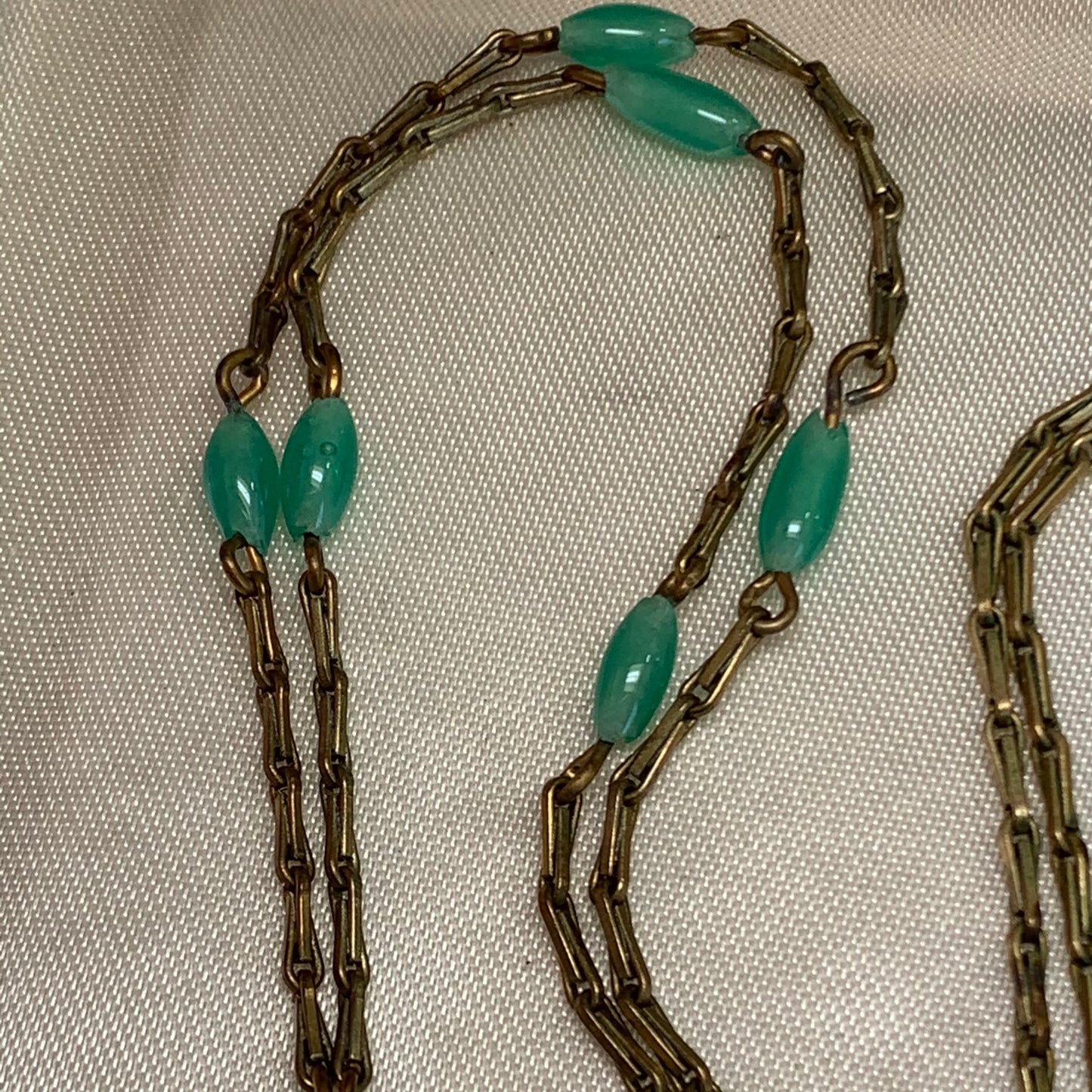 Art Deco Carved Peking Glass Necklace