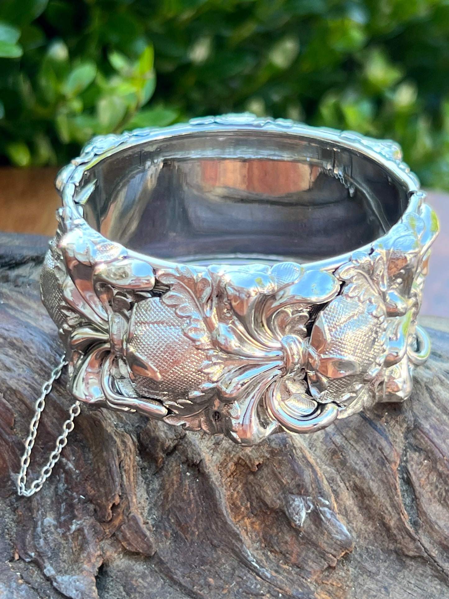 Unsigned WHITING & DAVIS Floral Scroll Bangle Bracelet