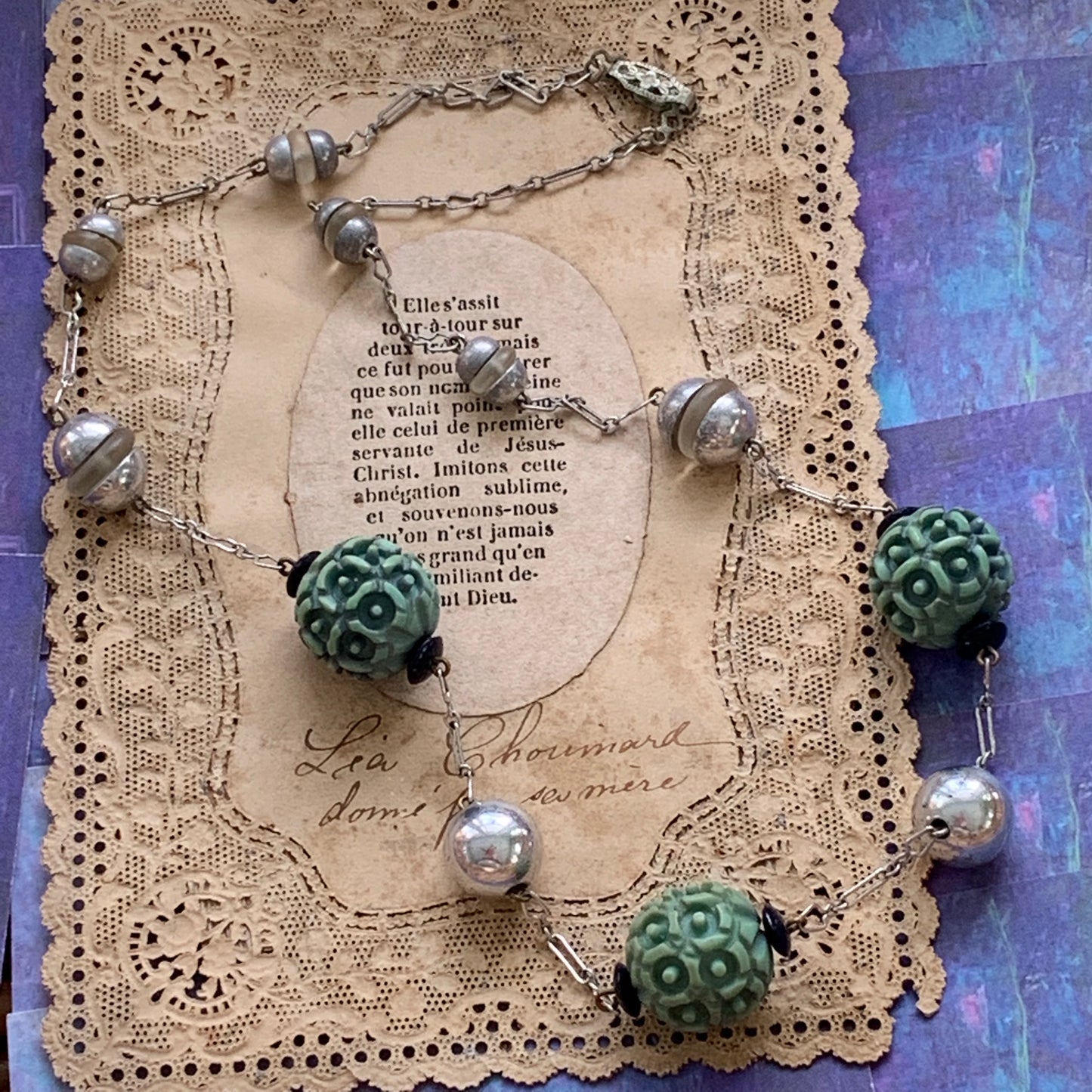 Art Deco Carved Plastic And Silver Bead Necklace - Lady Slippers