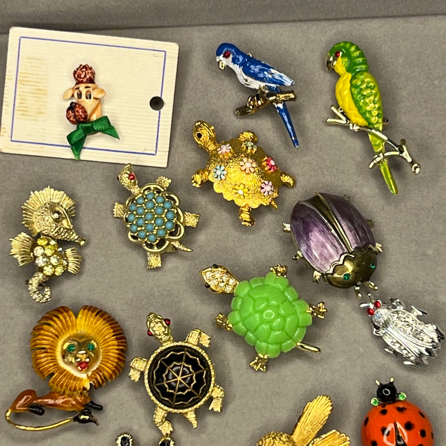 21 Piece Collection of Vintage Animal & Bird Figural Pins