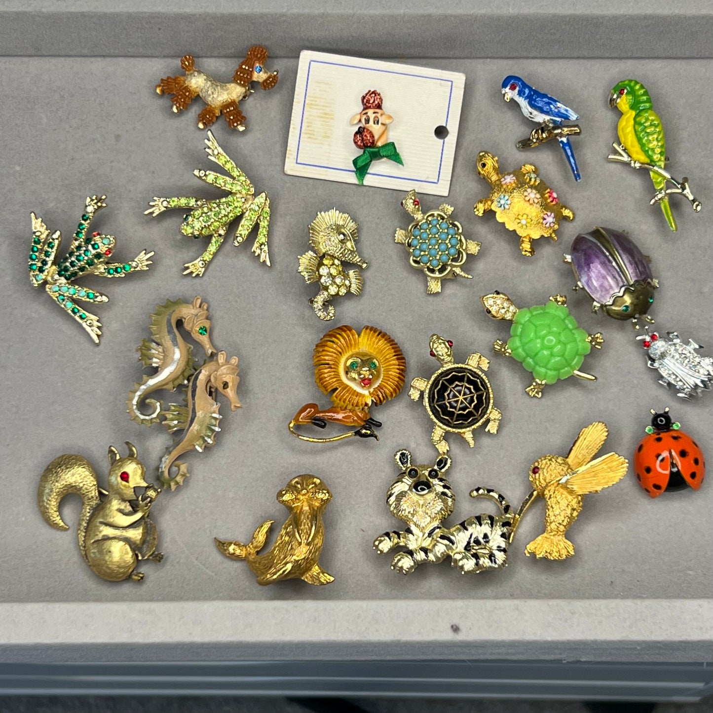 21 Piece Collection of Vintage Animal & Bird Figural Pins