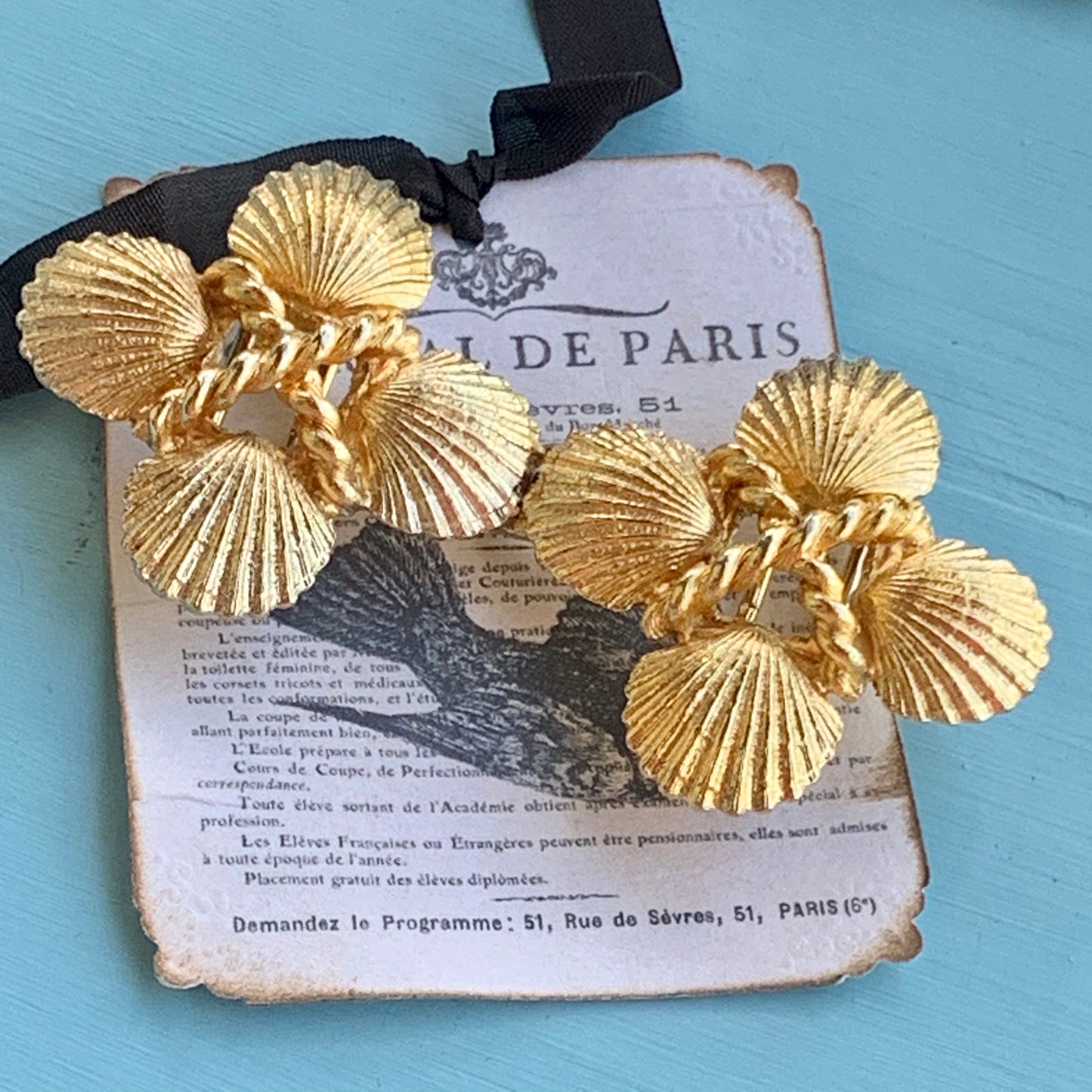 Vintage 1975 Mimi Di N Nautical Clam Shell Belt Buckle