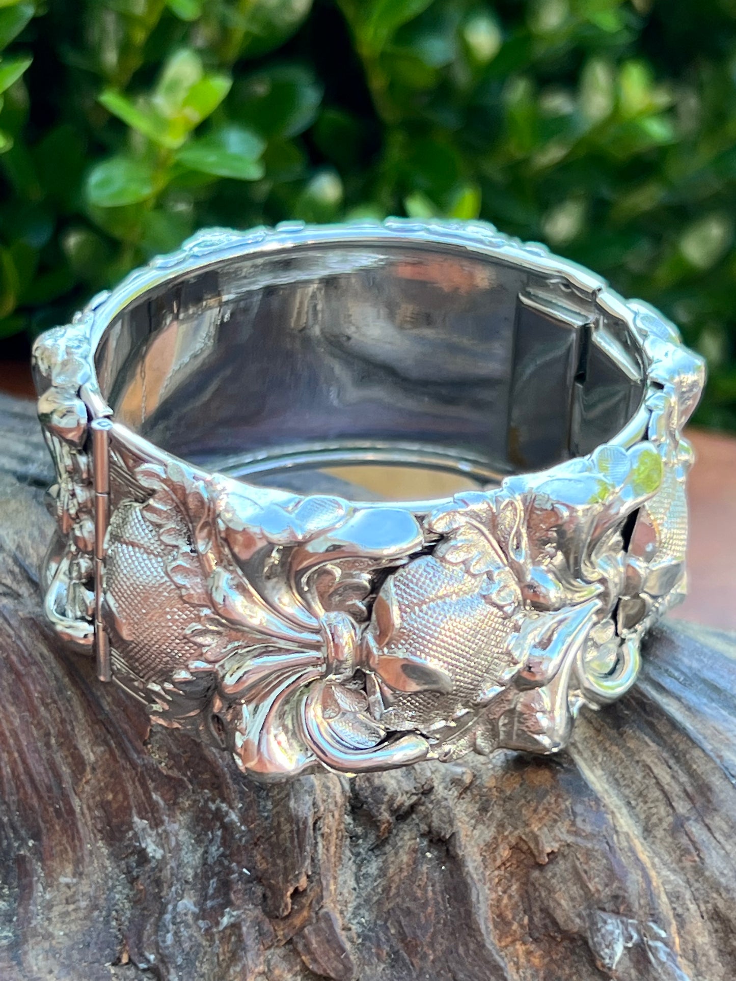 Unsigned WHITING & DAVIS Floral Scroll Bangle Bracelet