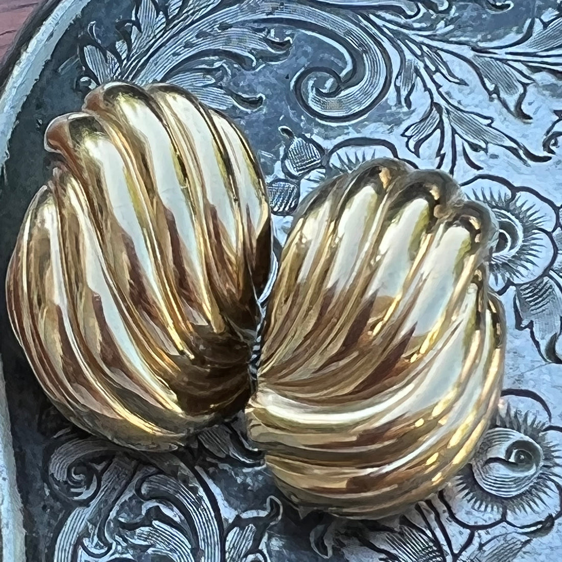 14k Gold Vintage Lever Back Pierced Earrings
