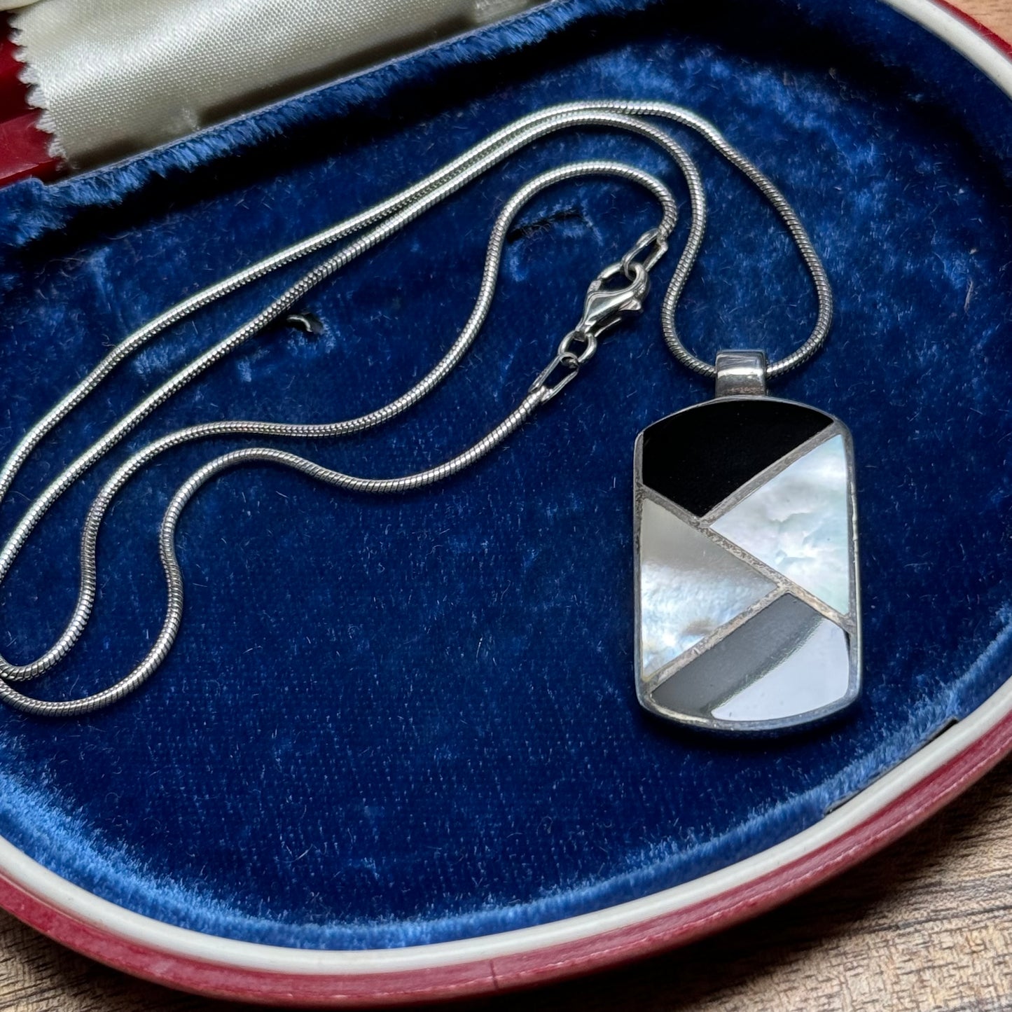 Vintage Sterling Silver Inlaid Mother of Pearl And Onyx Pendant Necklace