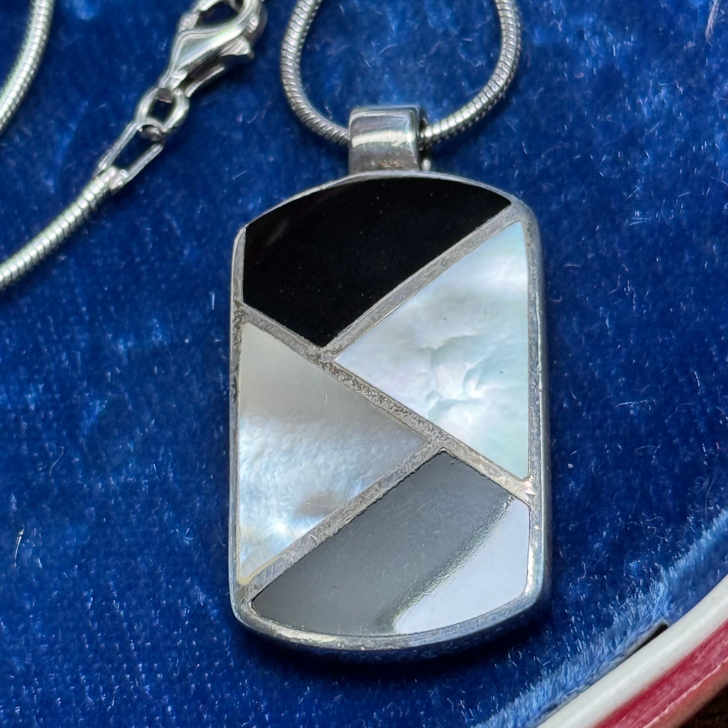 Vintage Sterling Silver Inlaid Mother of Pearl And Onyx Pendant Necklace