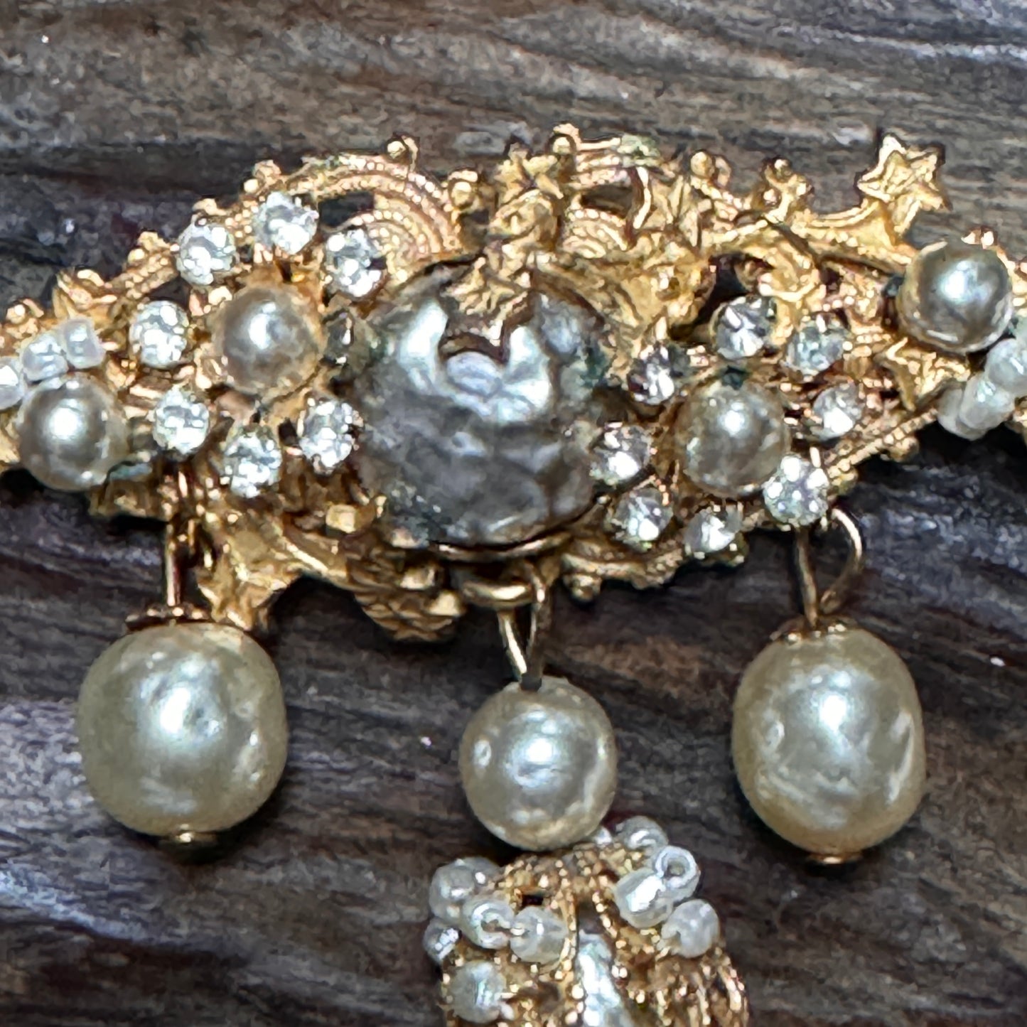 Vintage Miriam Haskell Baroque Dangling Pearl Brooch