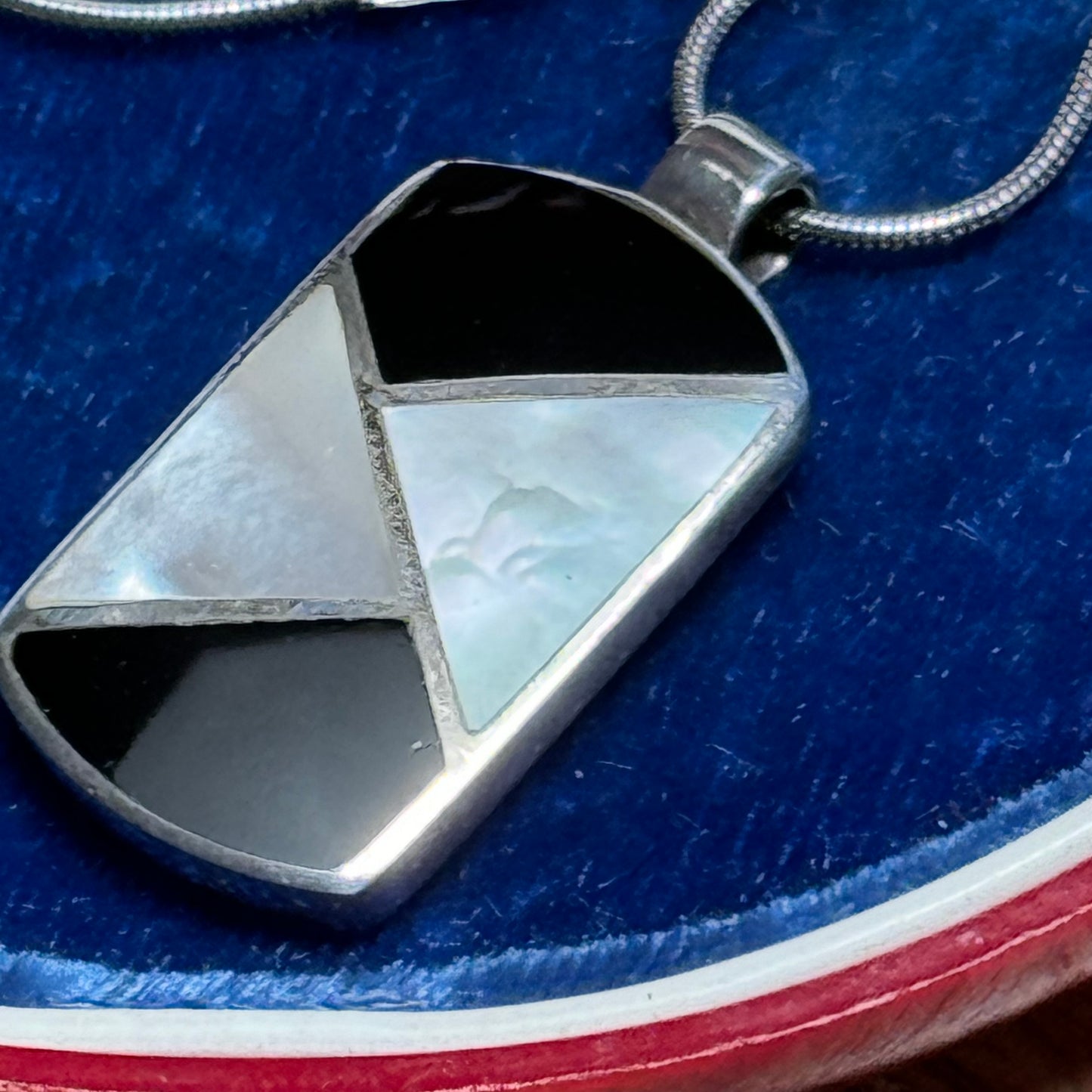 Vintage Sterling Silver Inlaid Mother of Pearl And Onyx Pendant Necklace