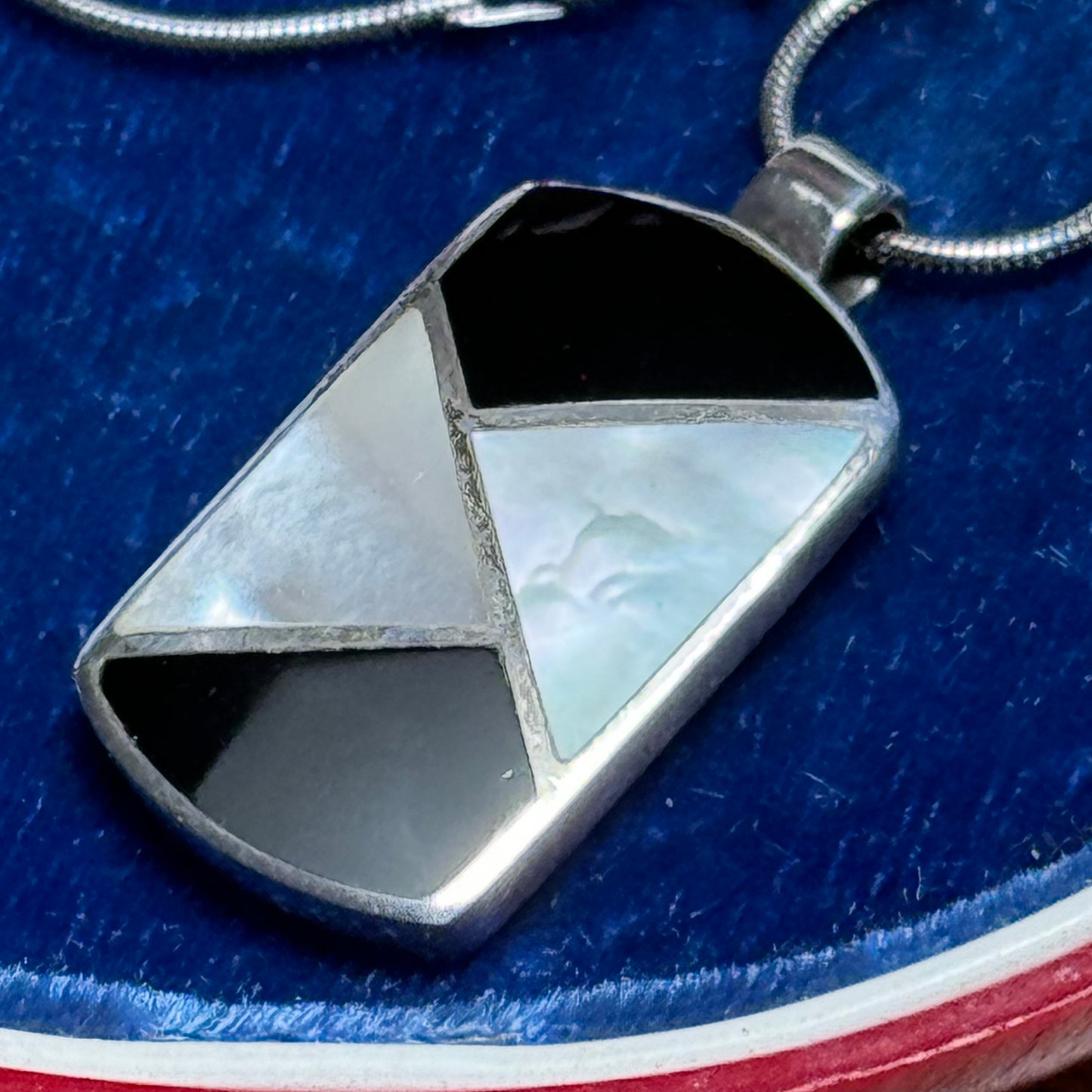 Vintage Sterling Silver Inlaid Mother of Pearl And Onyx Pendant Necklace