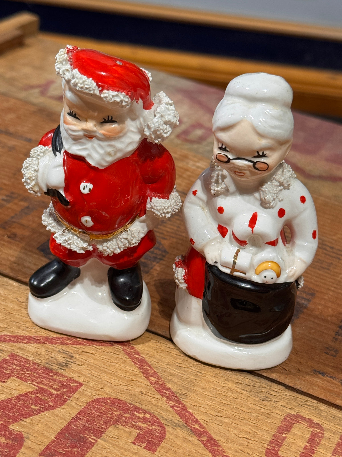 Napco Santa & Mrs. Claus Spaghetti Trim Salt and Pepper Shakers