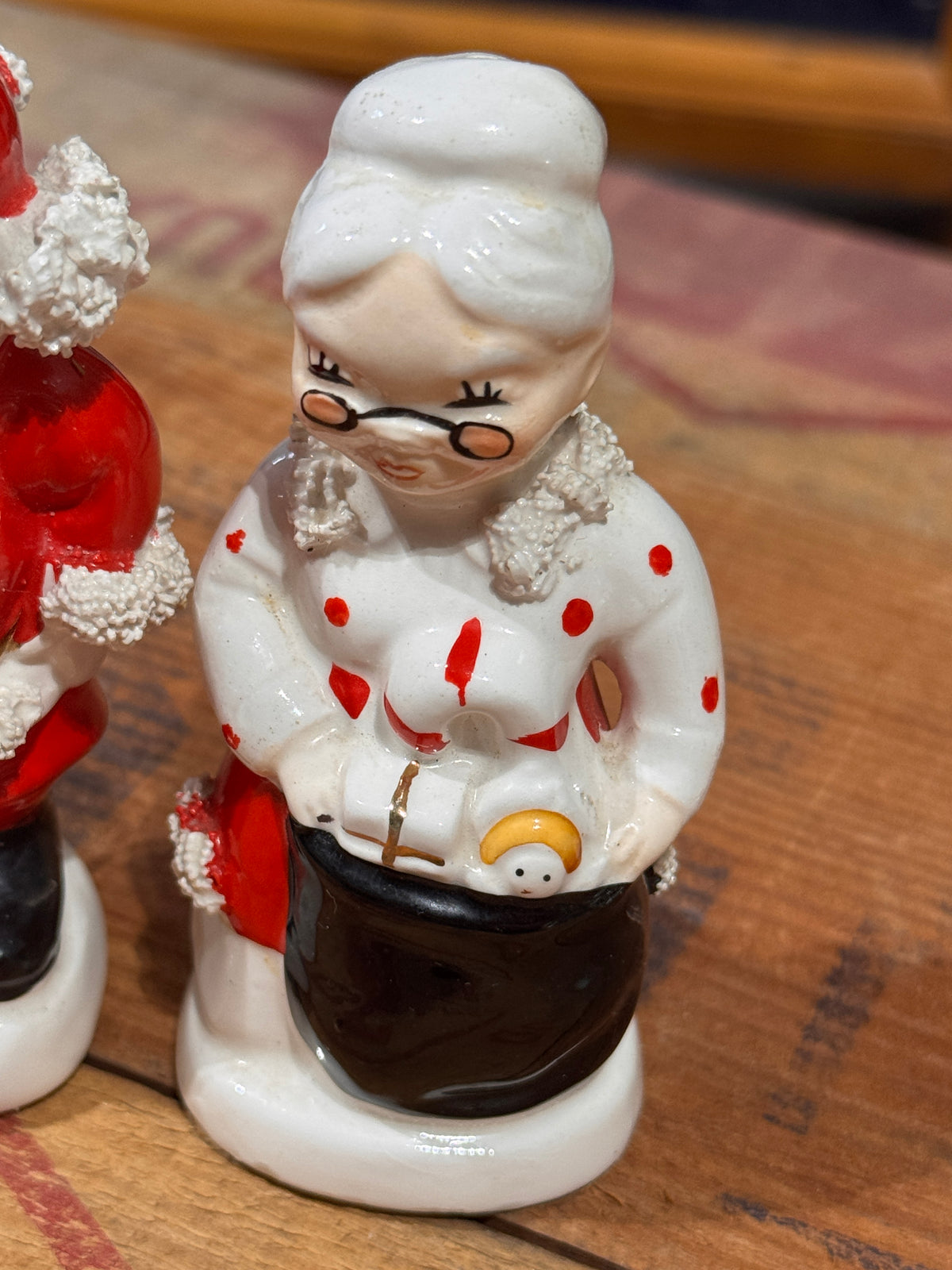 Napco Santa & Mrs. Claus Spaghetti Trim Salt and Pepper Shakers