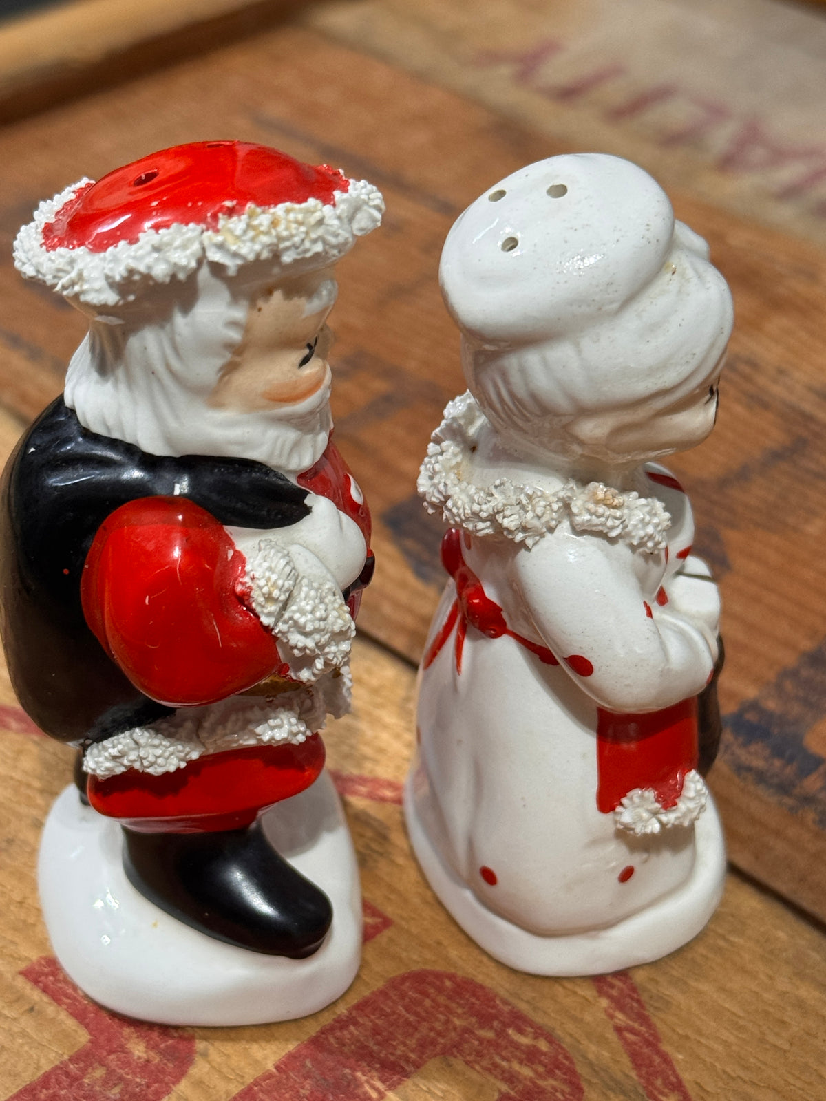 Napco Santa & Mrs. Claus Spaghetti Trim Salt and Pepper Shakers