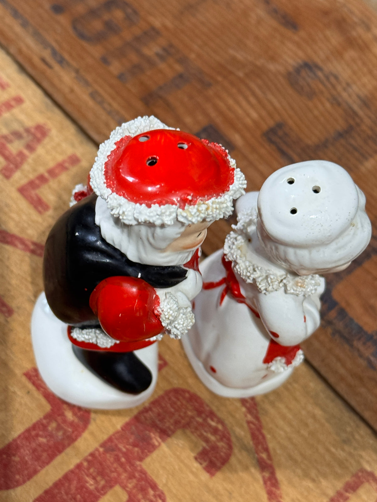Napco Santa & Mrs. Claus Spaghetti Trim Salt and Pepper Shakers