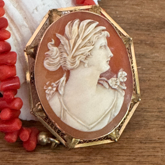 Victorian 14K Gold Carved Cameo Brooch Pendant