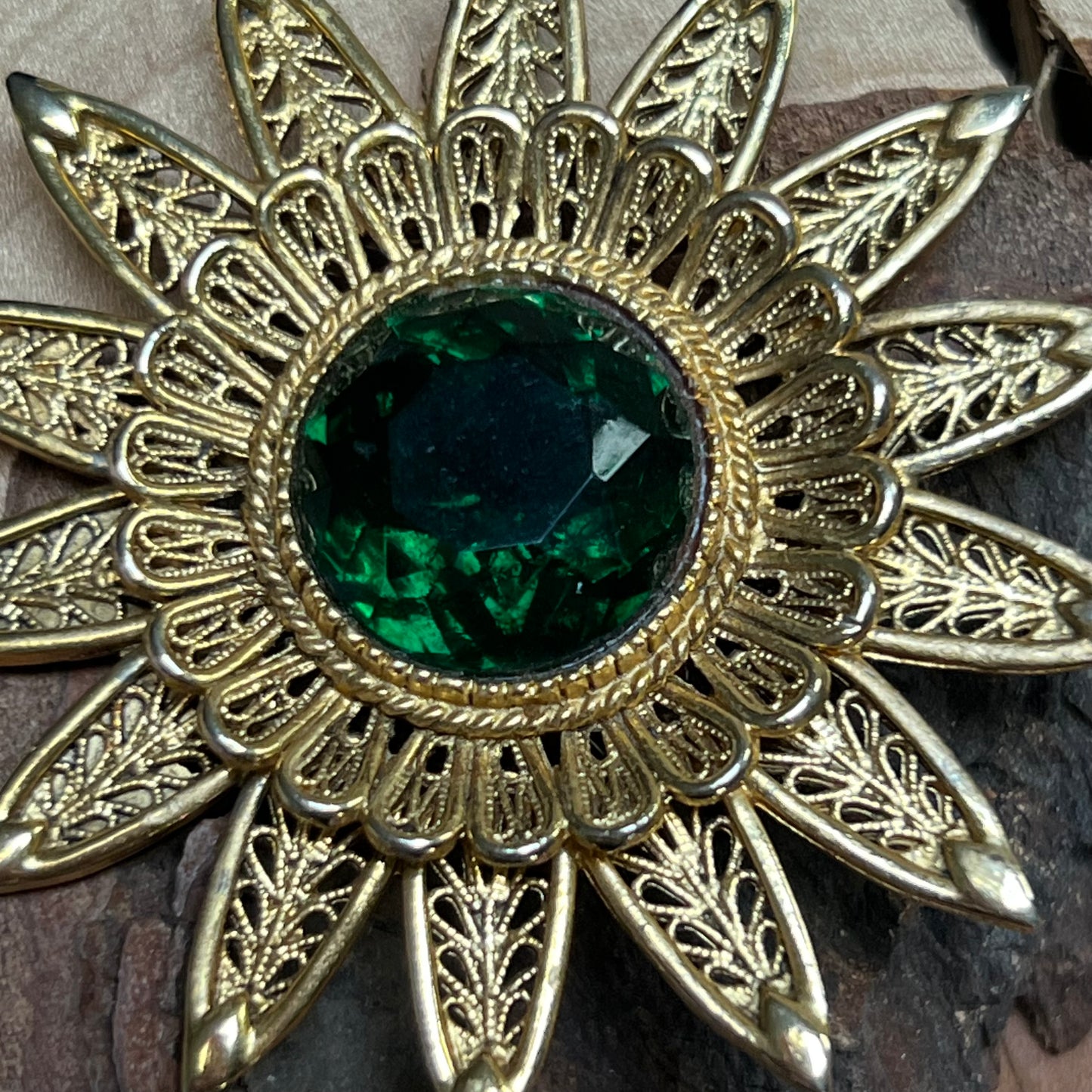 Vintage Avante Emerald Green Rhinestone Stylized Flower Pin