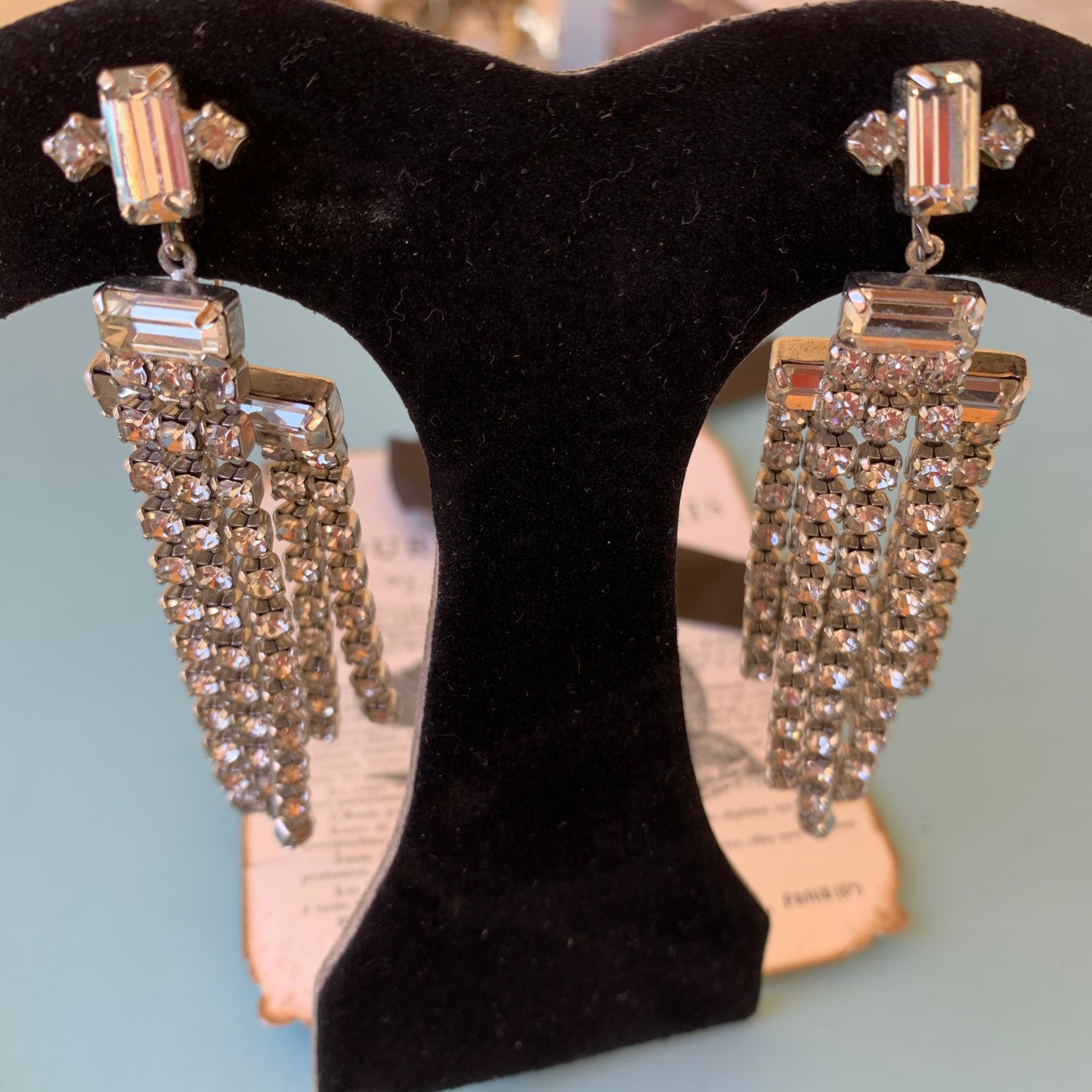 Vintage Weiss Dangling Show Stopper Rhinestone Earrings