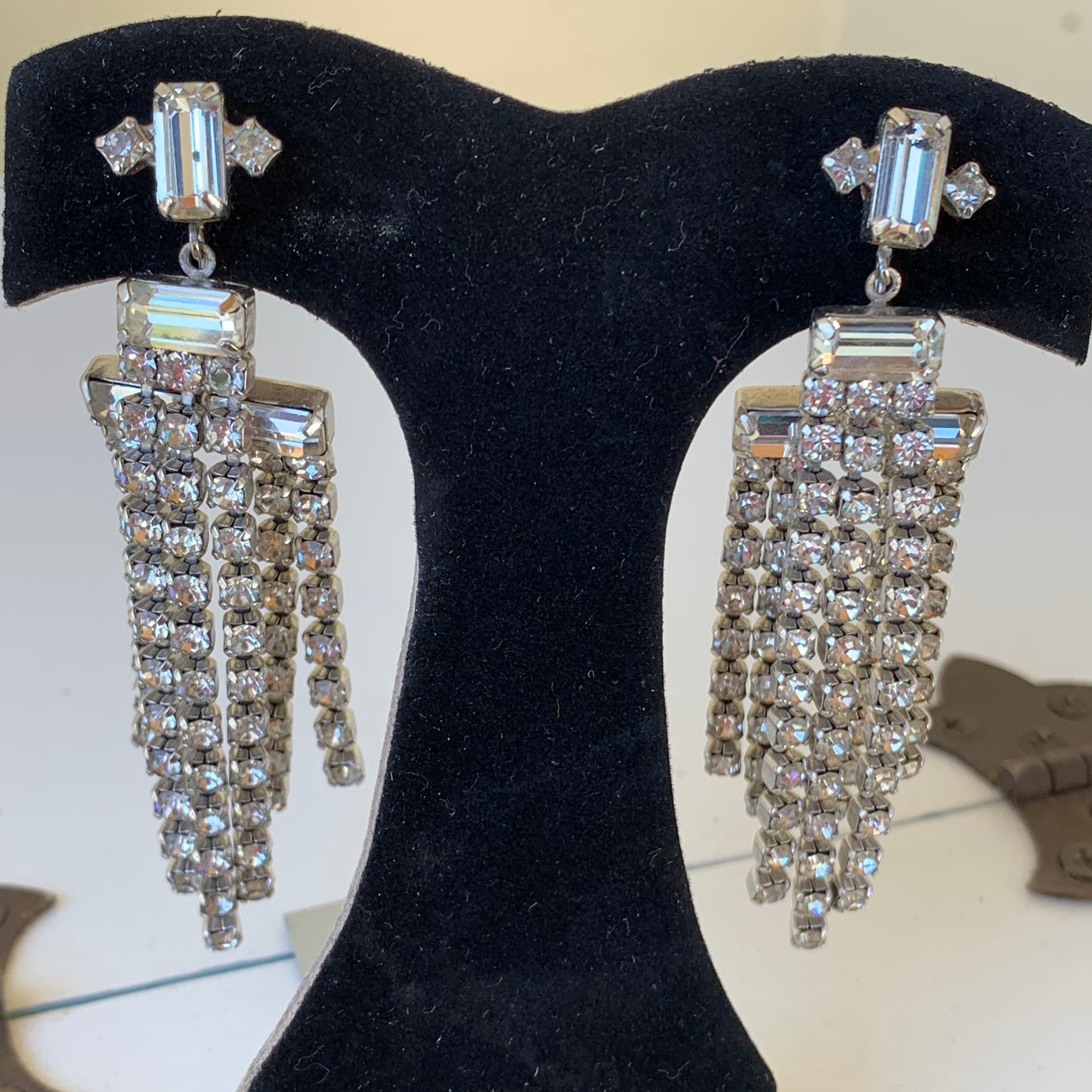 Vintage Weiss Dangling Show Stopper Rhinestone Earrings