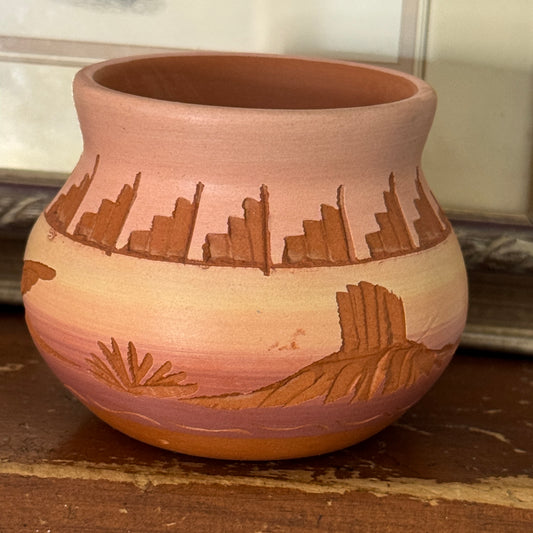 Handmade Native American Mesa Verde Pottery Signed Vase COA