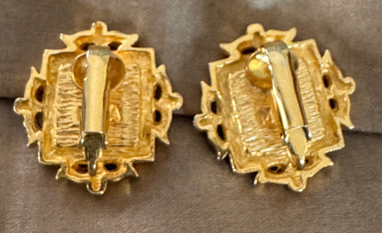 Vintage MFA Museum of Fine Arts Malachite Clip Earrings — Gold Tone & Black Enamel