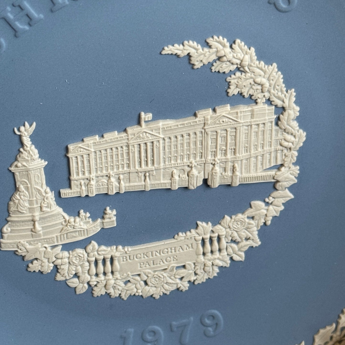 Wedgwood Jasperware Vintage 1977-1980 Christmas Plates Buckingham Palace Westminster Abbey