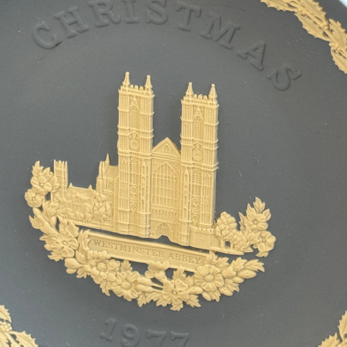 Wedgwood Jasperware Vintage 1977-1980 Christmas Plates Buckingham Palace Westminster Abbey